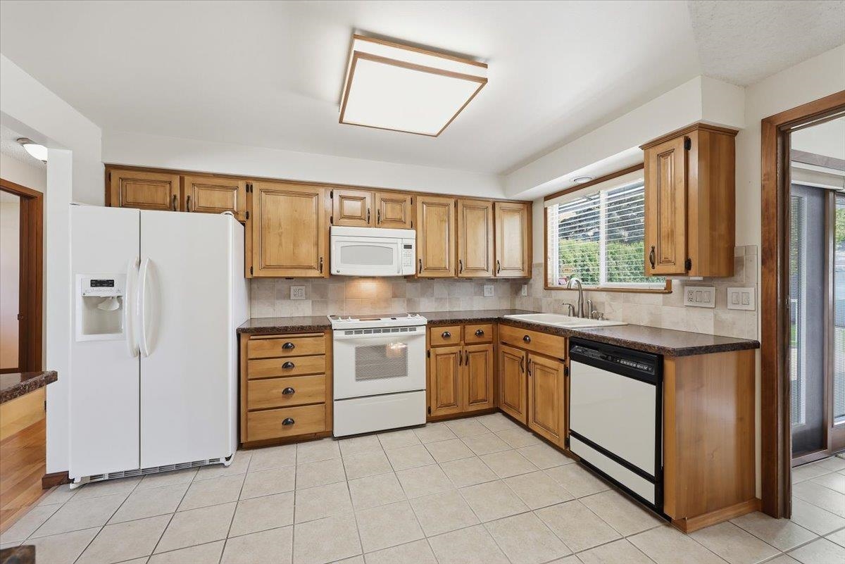 14212 E Boone Ave - Photo 9