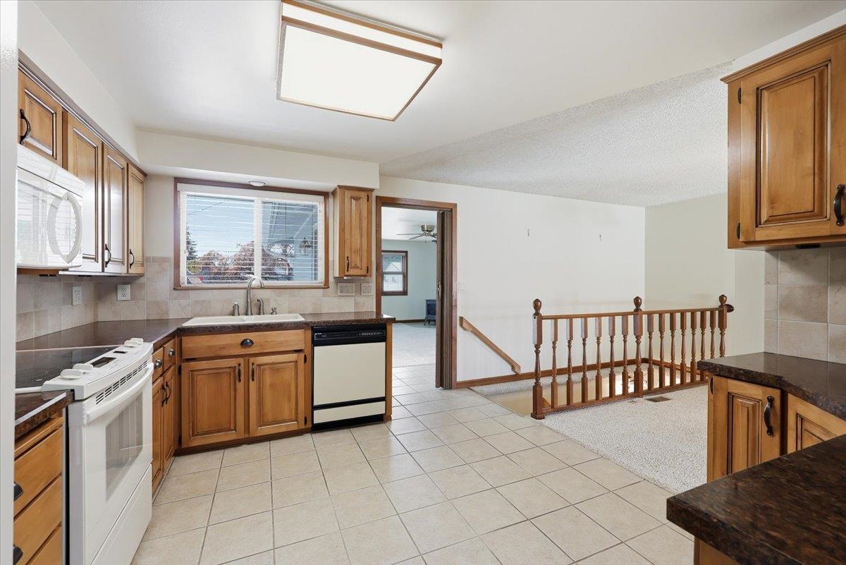 14212 E Boone Ave - Photo 10