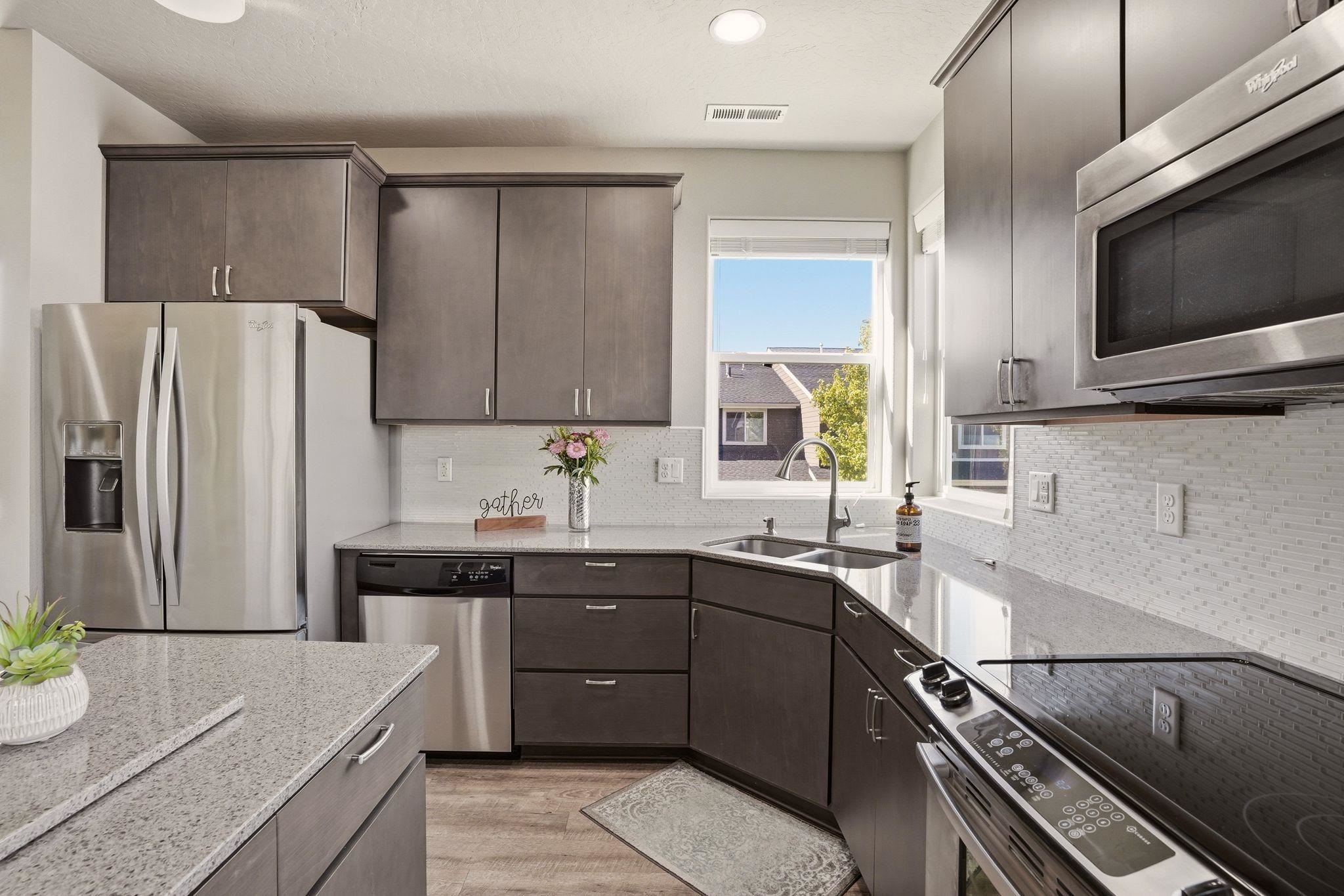 2211 W Bridge Ave - Photo 18