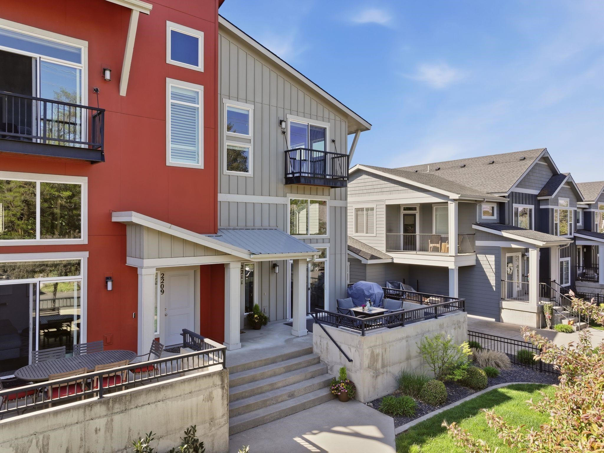 2211 W Bridge Ave - Photo 3