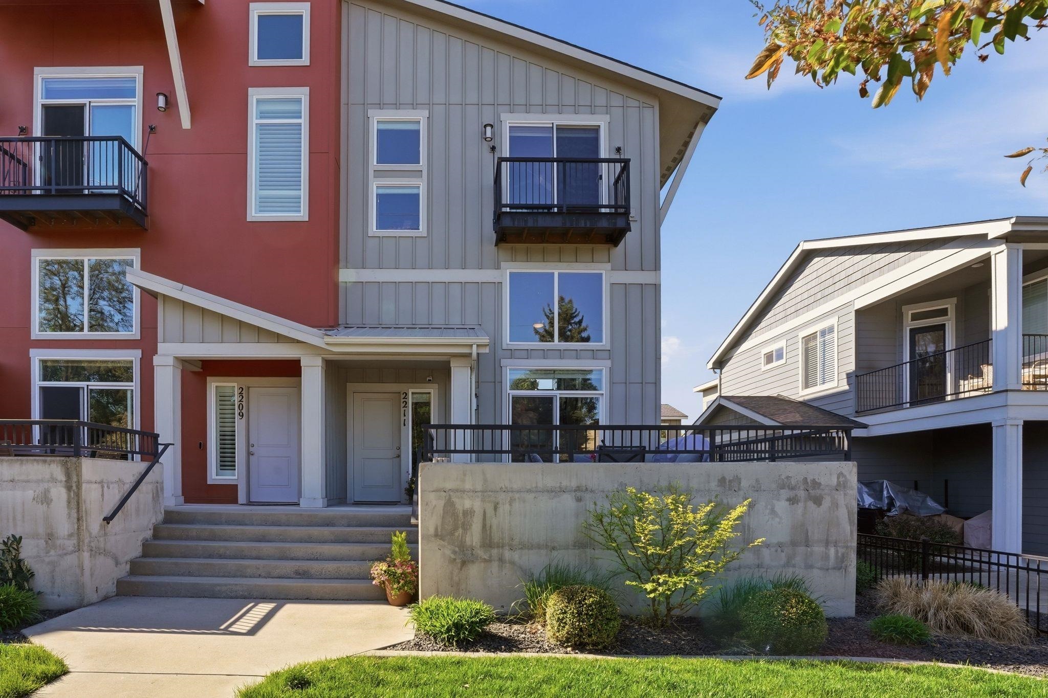 2211 W Bridge Ave - Photo 4