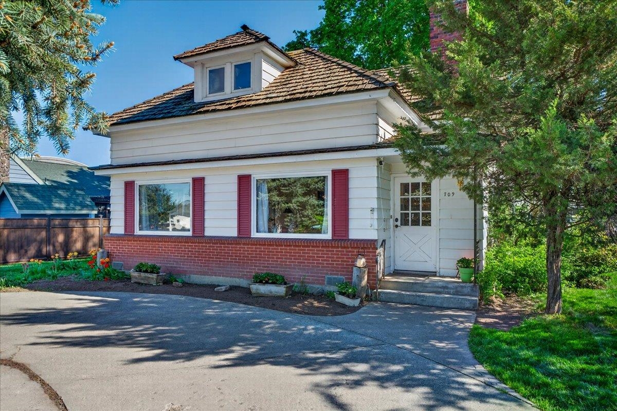 709 Marshall St - Photo 1