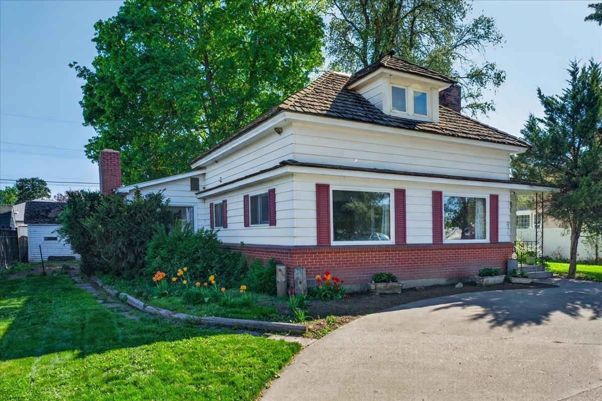 709 Marshall St - Photo 2