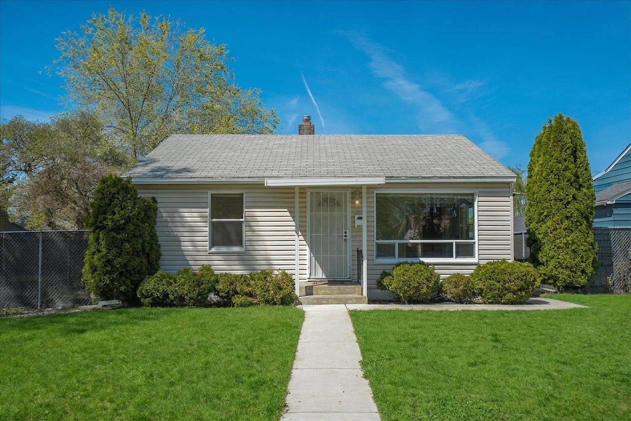 4911 N ELM St - Photo 1
