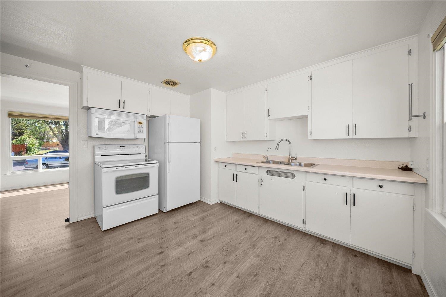 4911 N ELM St - Photo 4