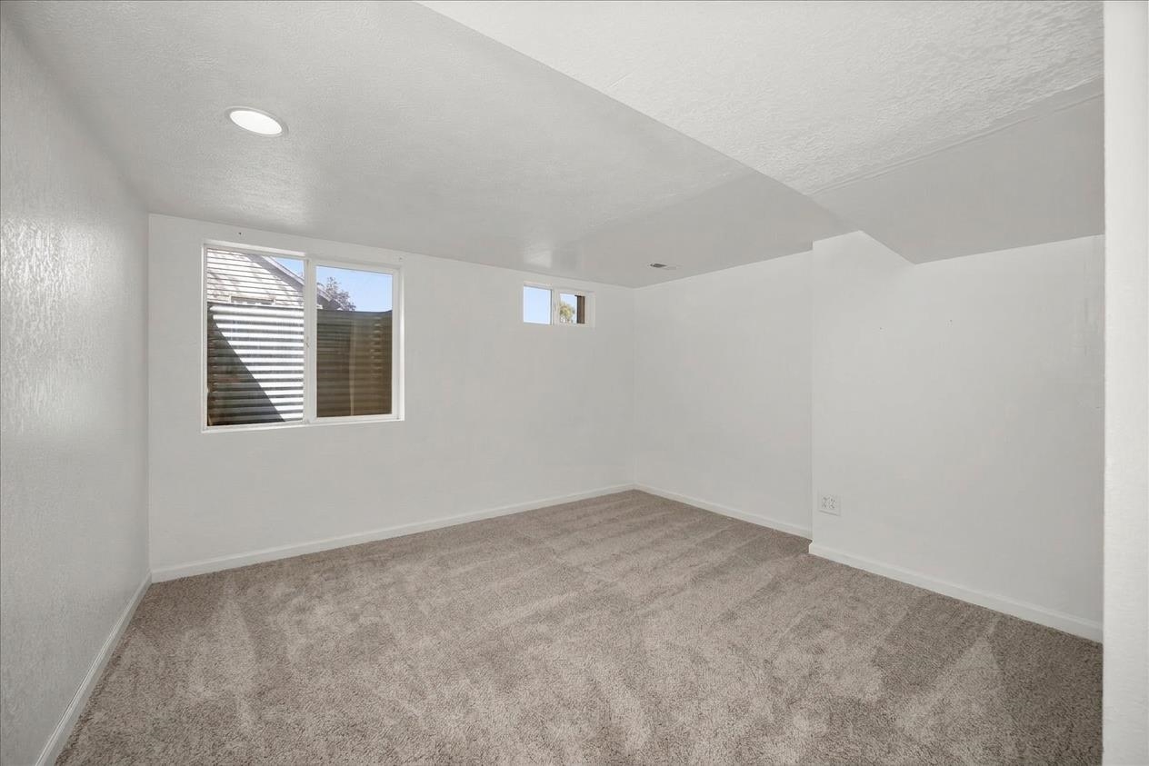 4911 N ELM St - Photo 8