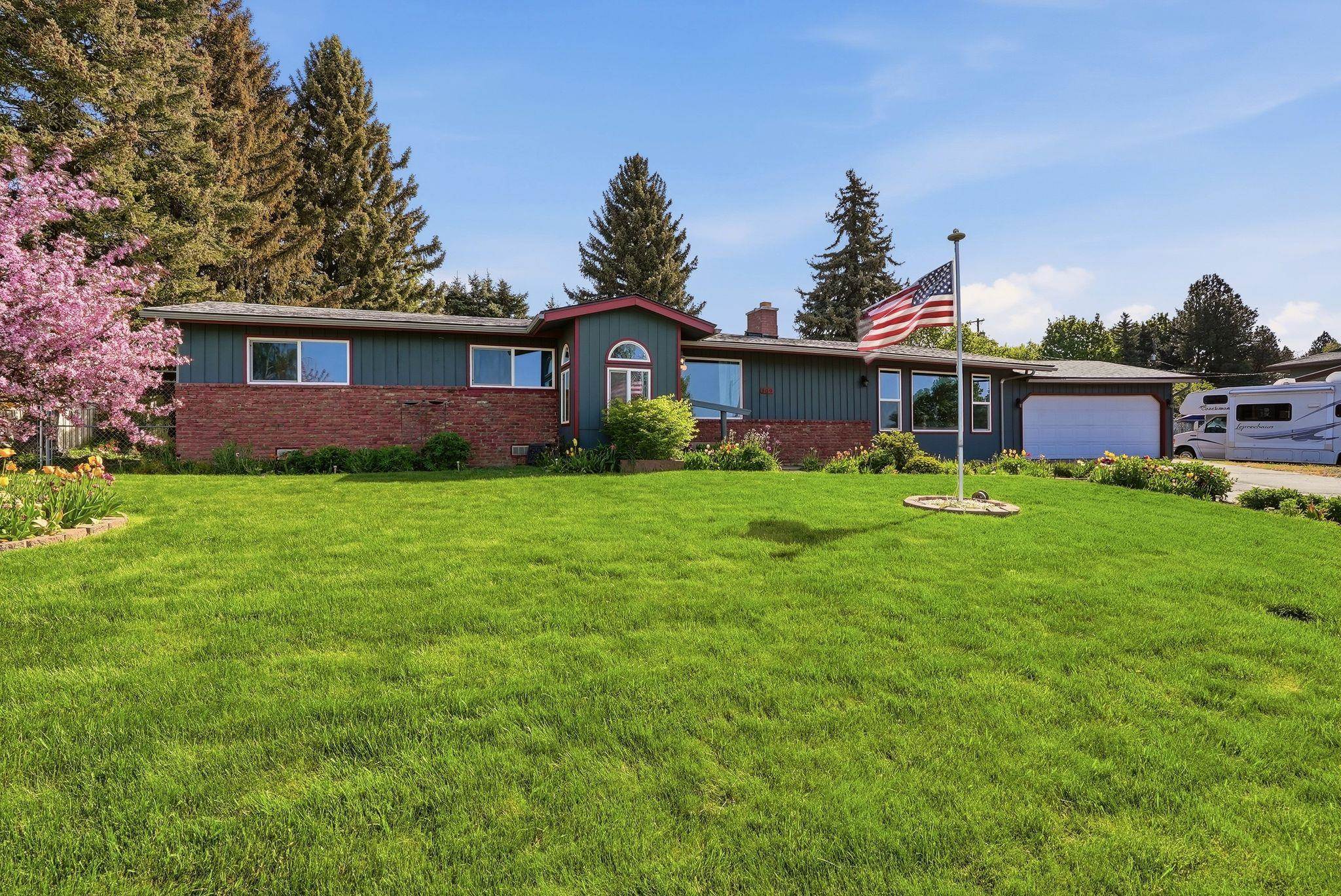 809 E Southview Ave - Photo 2