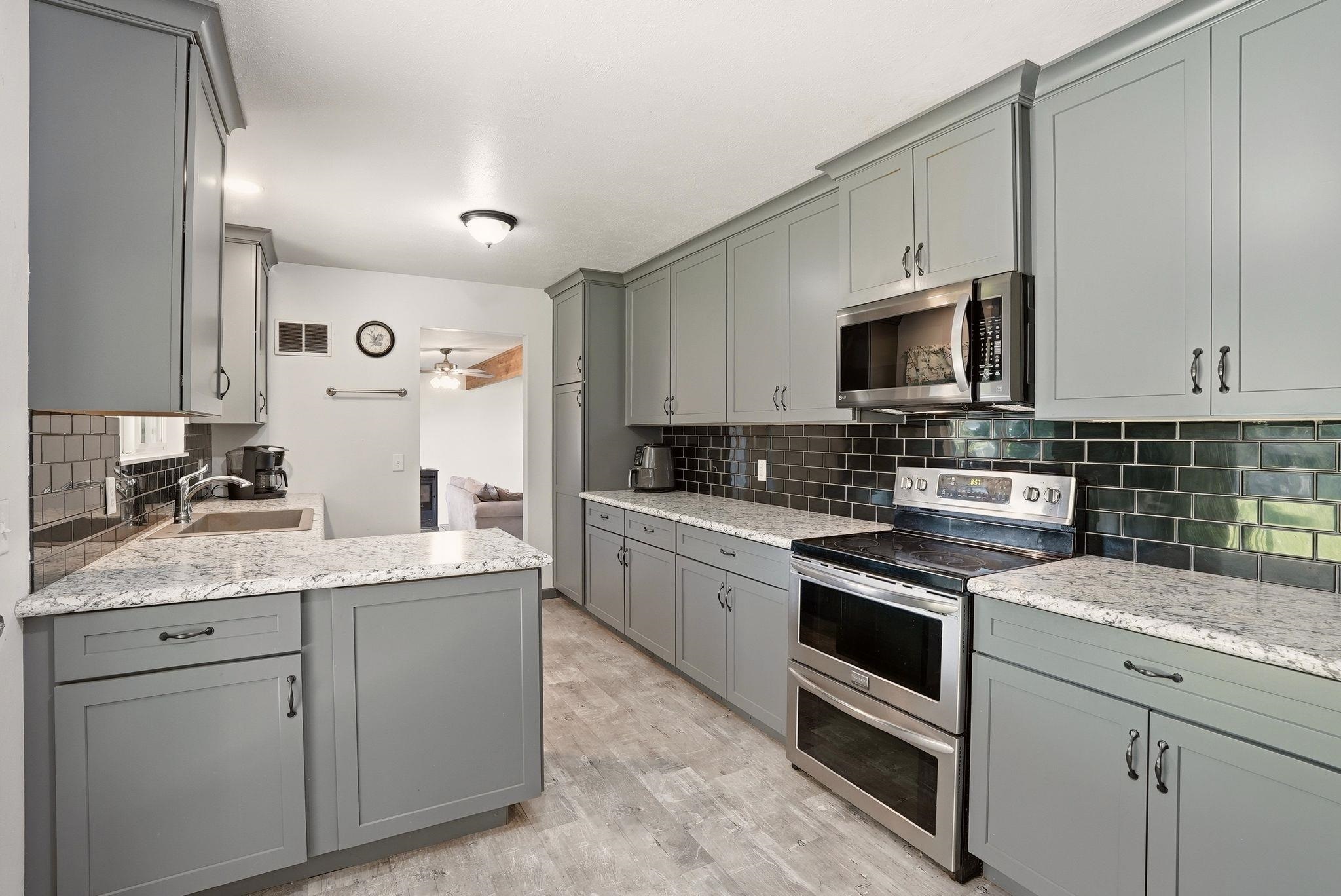809 E Southview Ave - Photo 14