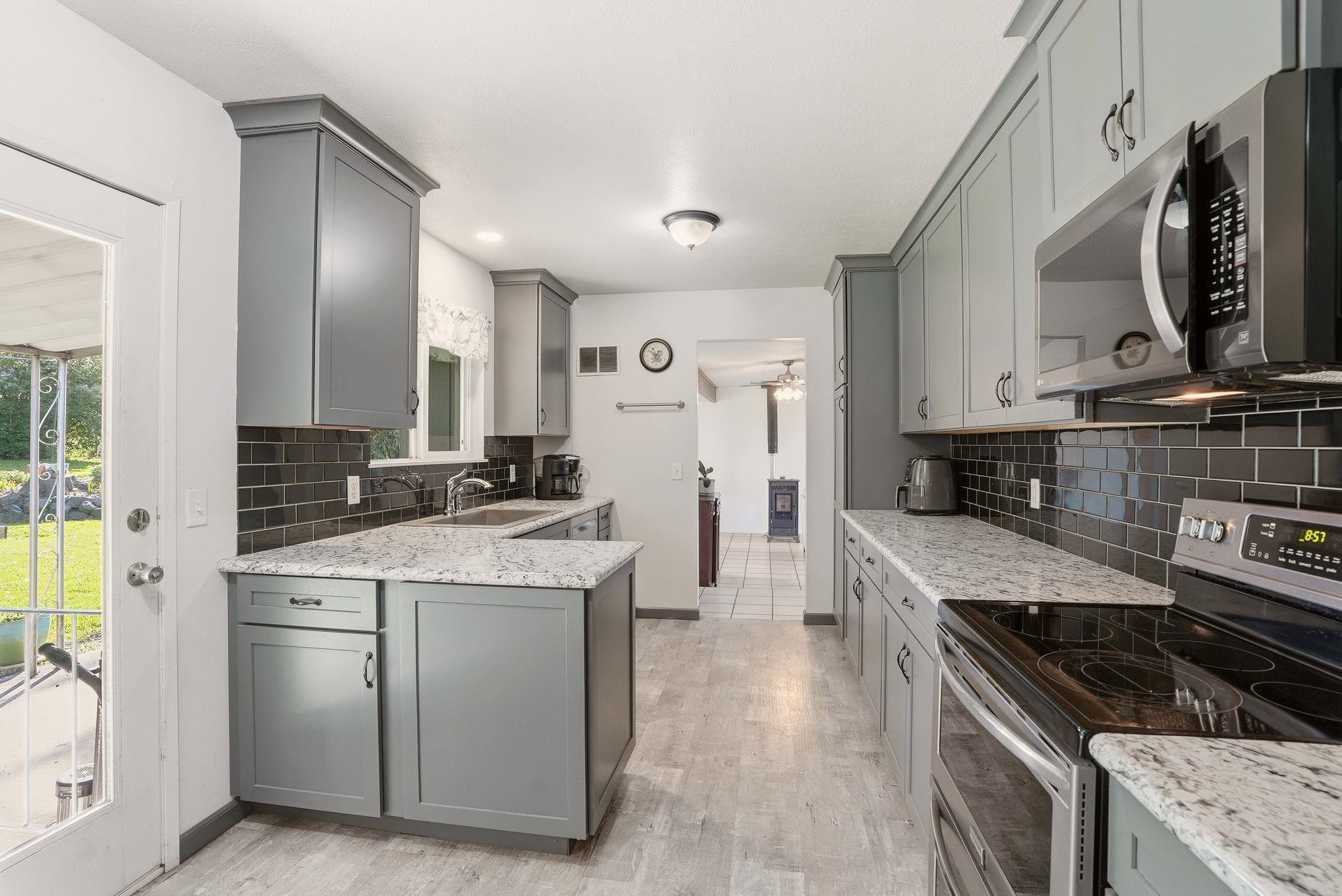 809 E Southview Ave - Photo 15