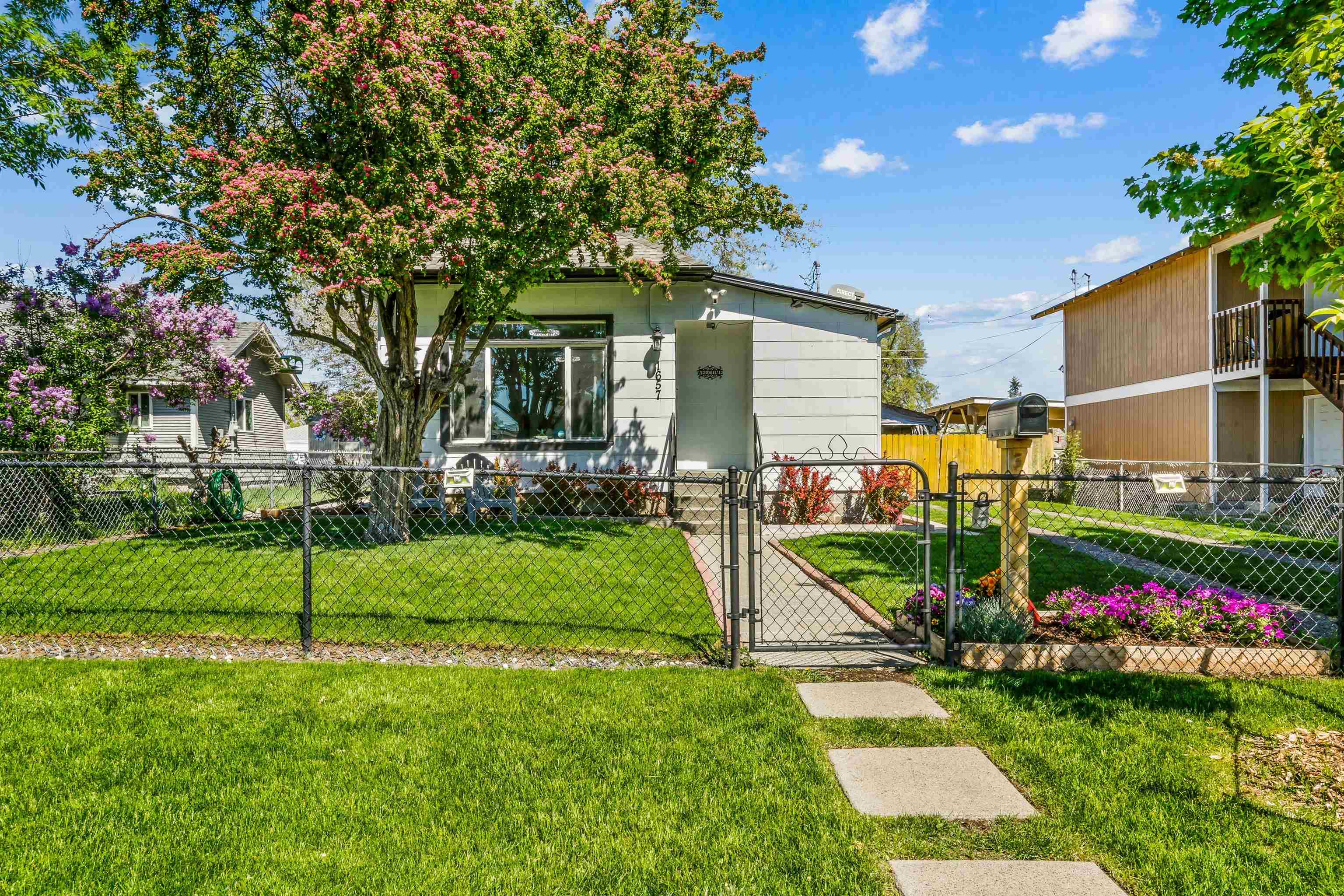 1657 E Crown Ave - Photo 1