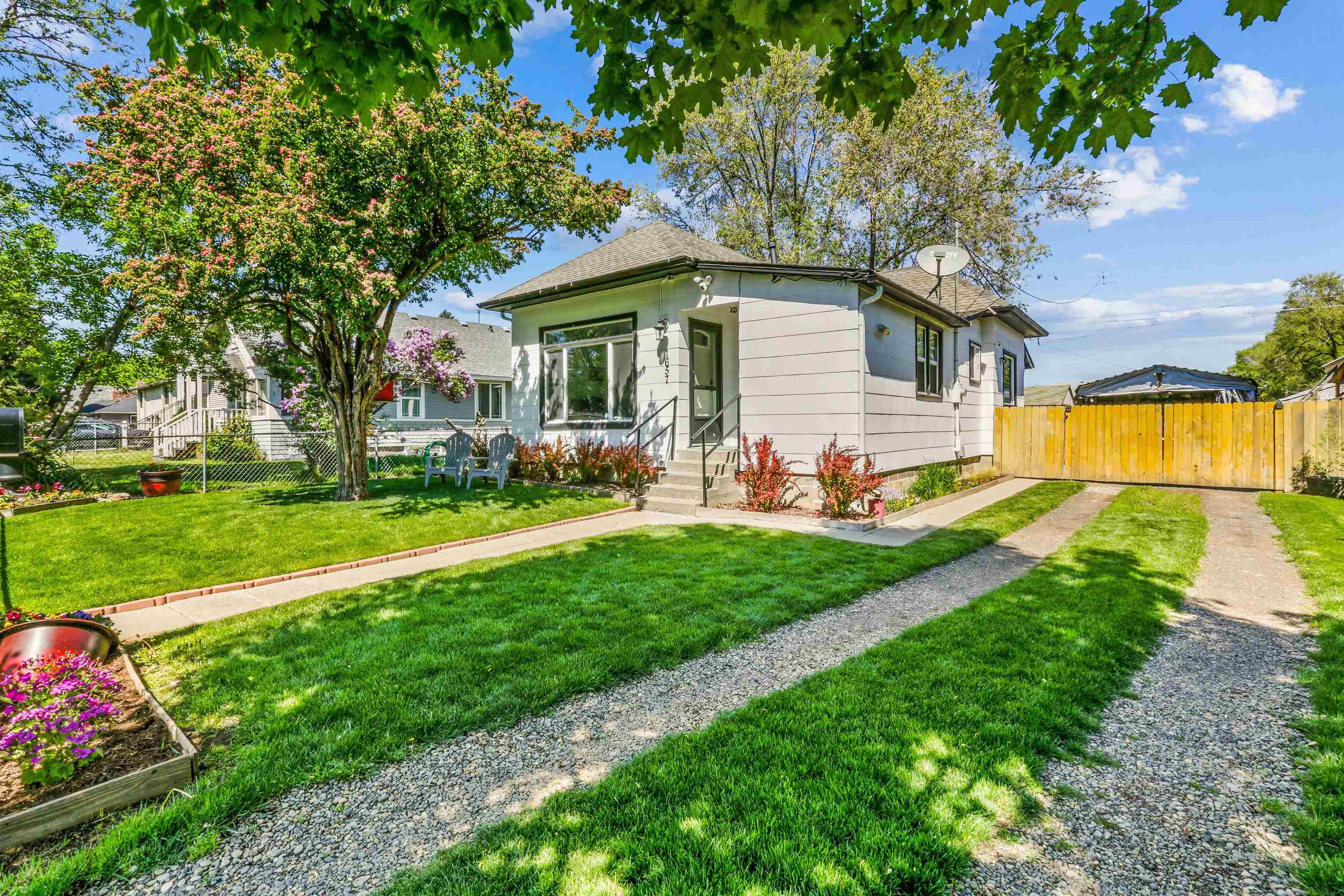 1657 E Crown Ave - Photo 2