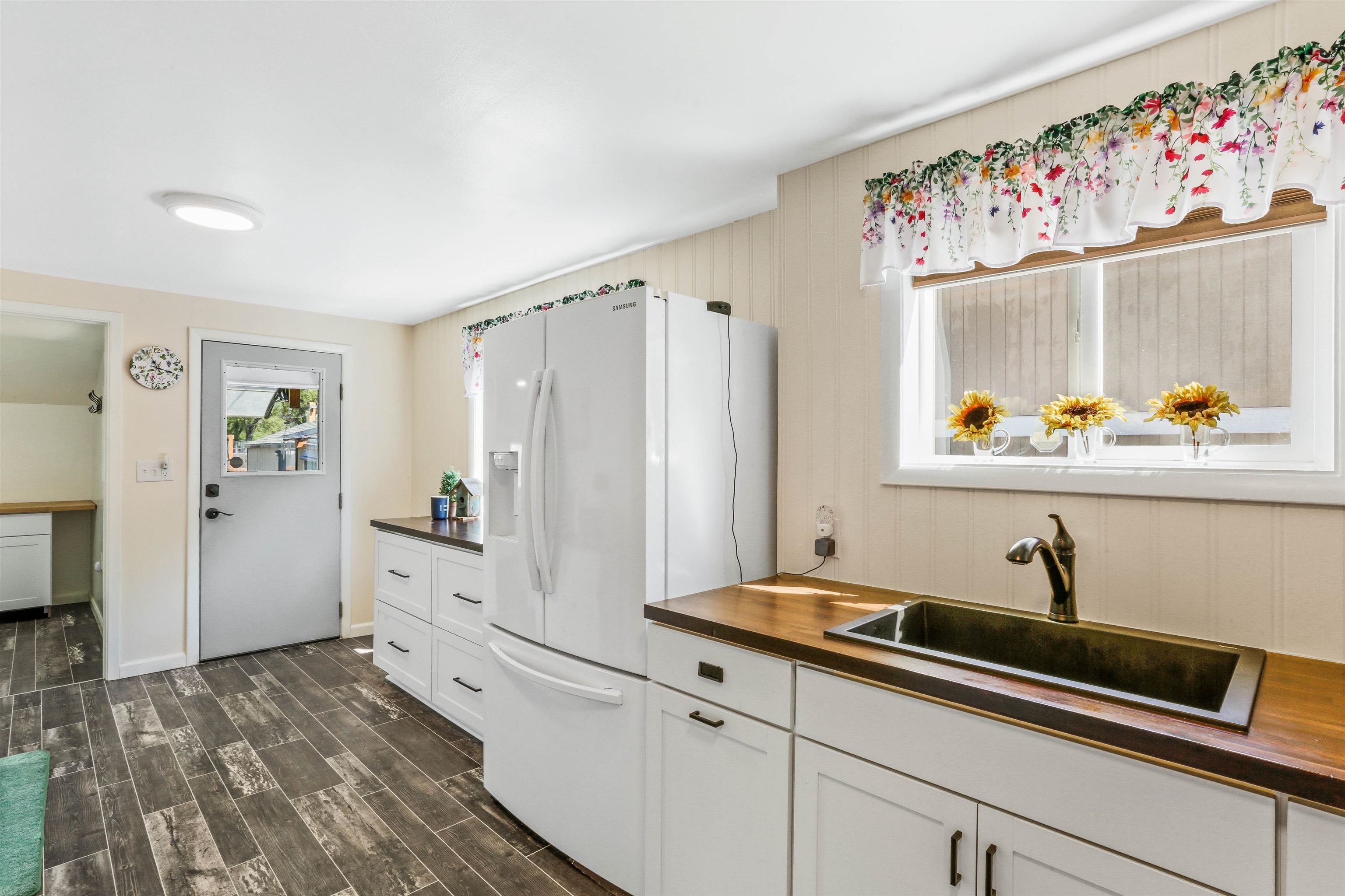 1657 E Crown Ave - Photo 8