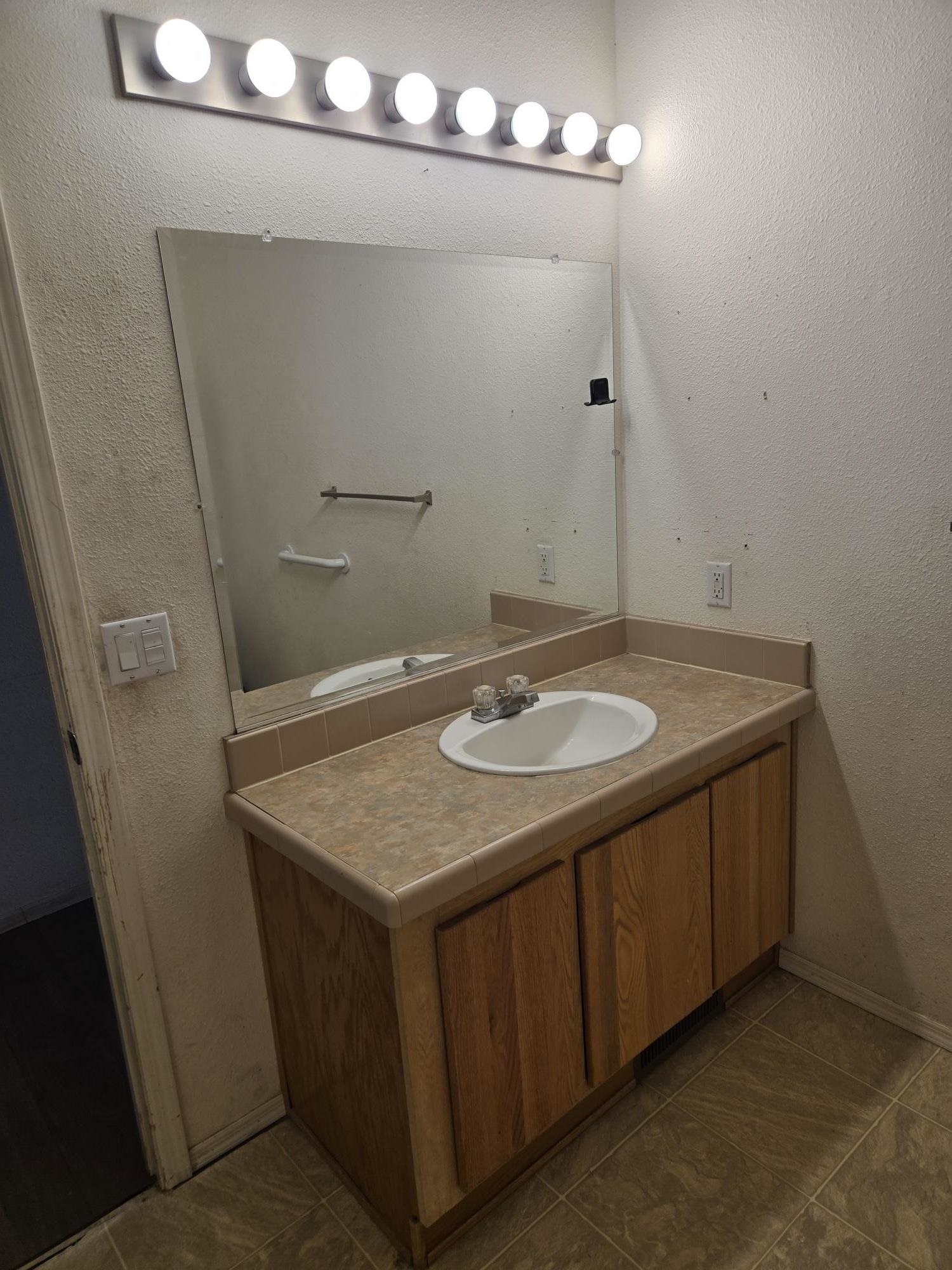 407 E H St - Photo 18