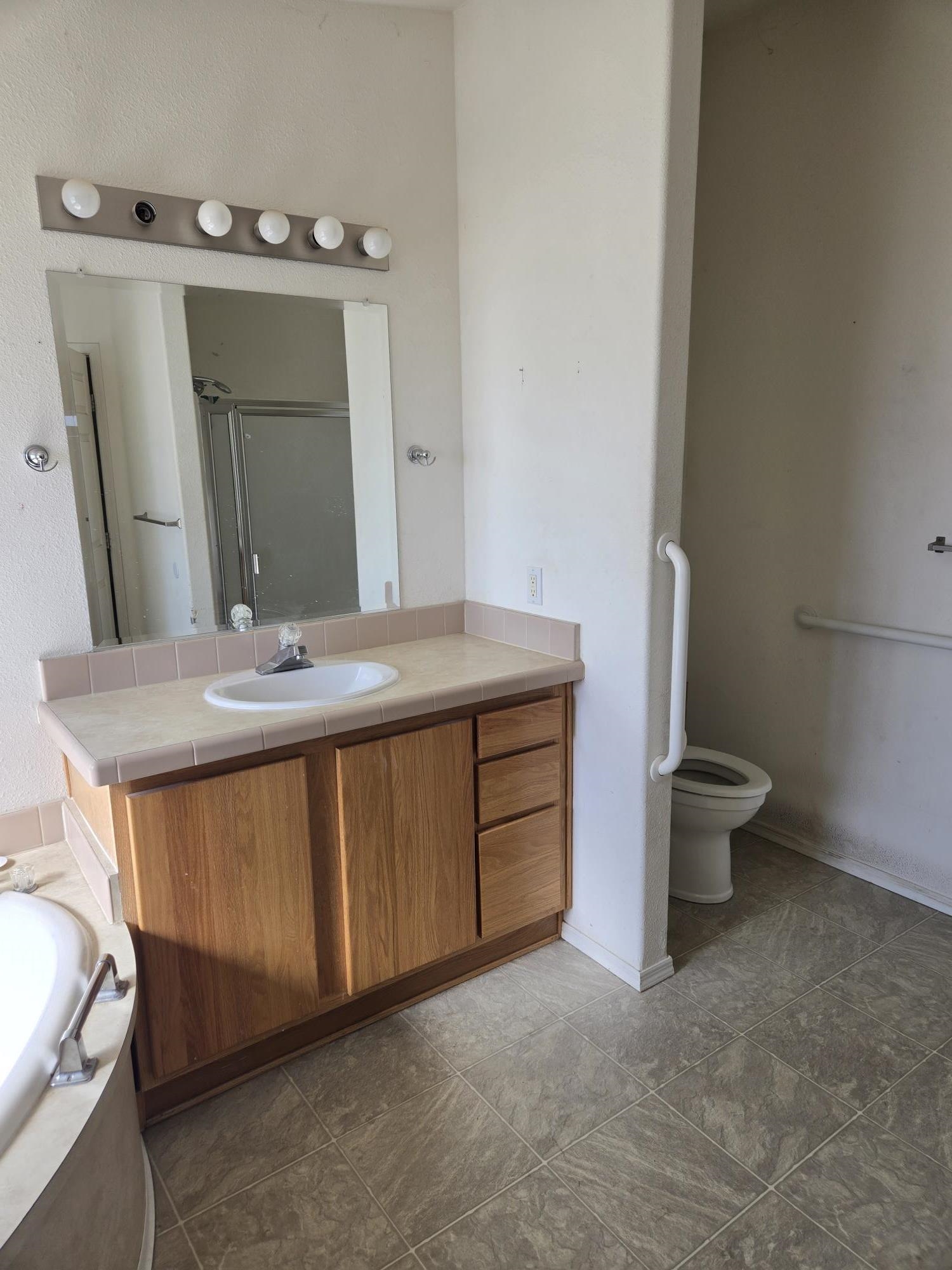 407 E H St - Photo 21