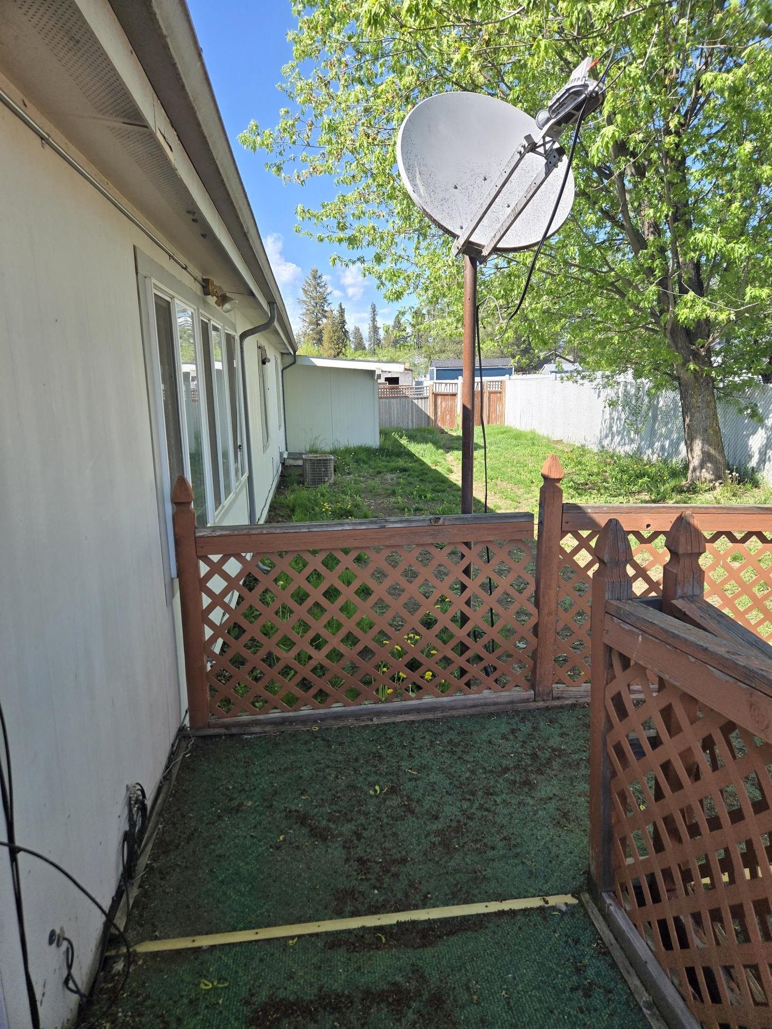 407 E H St - Photo 5