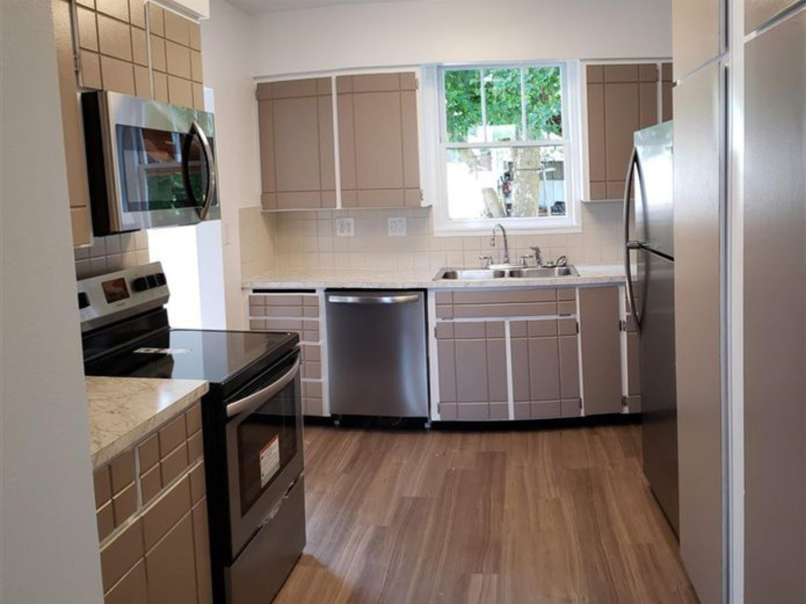 1217 E Indiana Ave - Photo 4