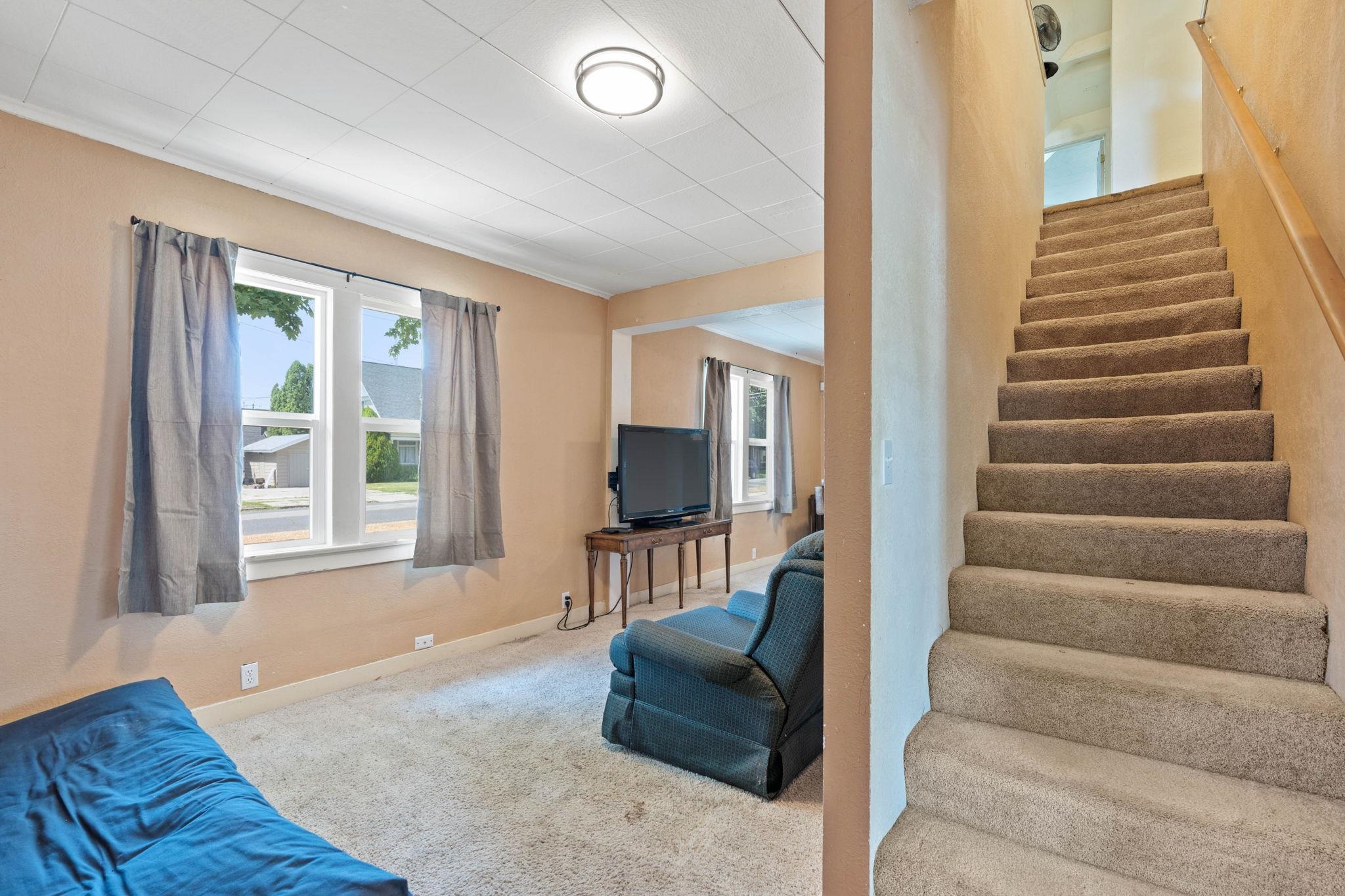 303 E Augusta Ave - Photo 29