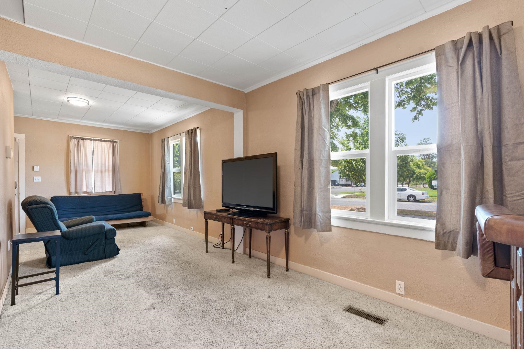 303 E Augusta Ave - Photo 30