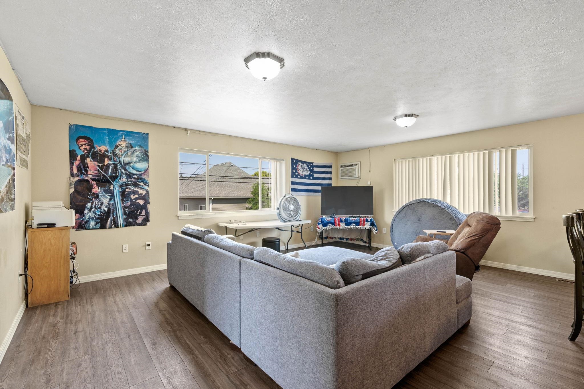 303 E Augusta Ave - Photo 8