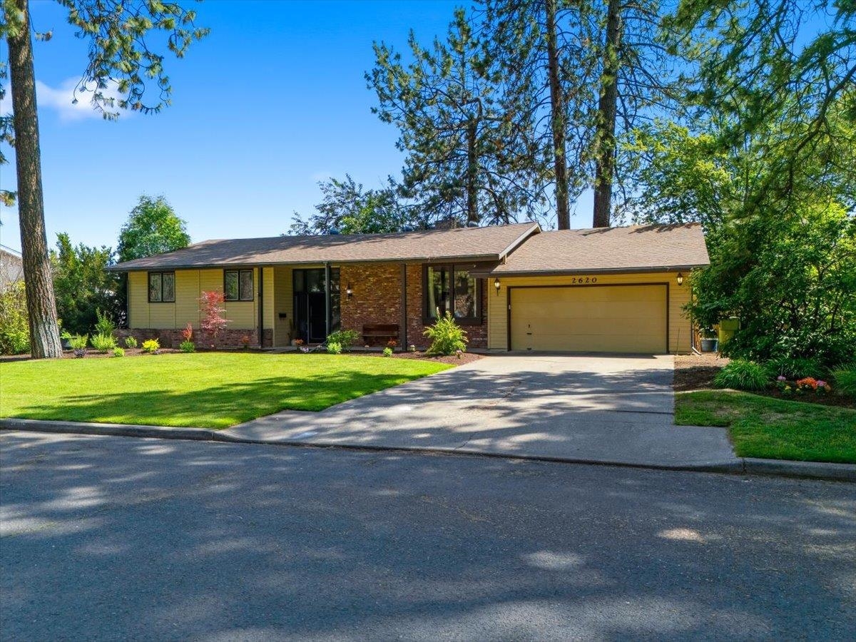 2620 E 40th Ave - Photo 3