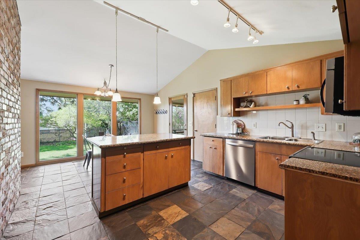 2620 E 40th Ave - Photo 8