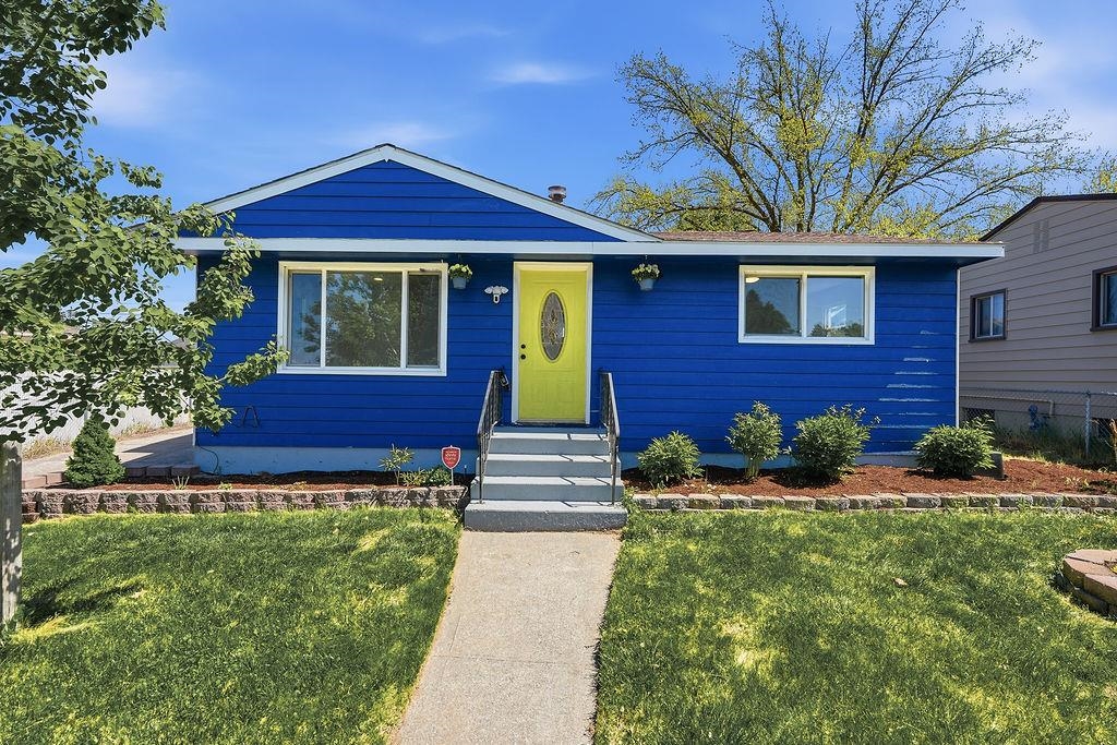 6014 N Oak St - Photo 1