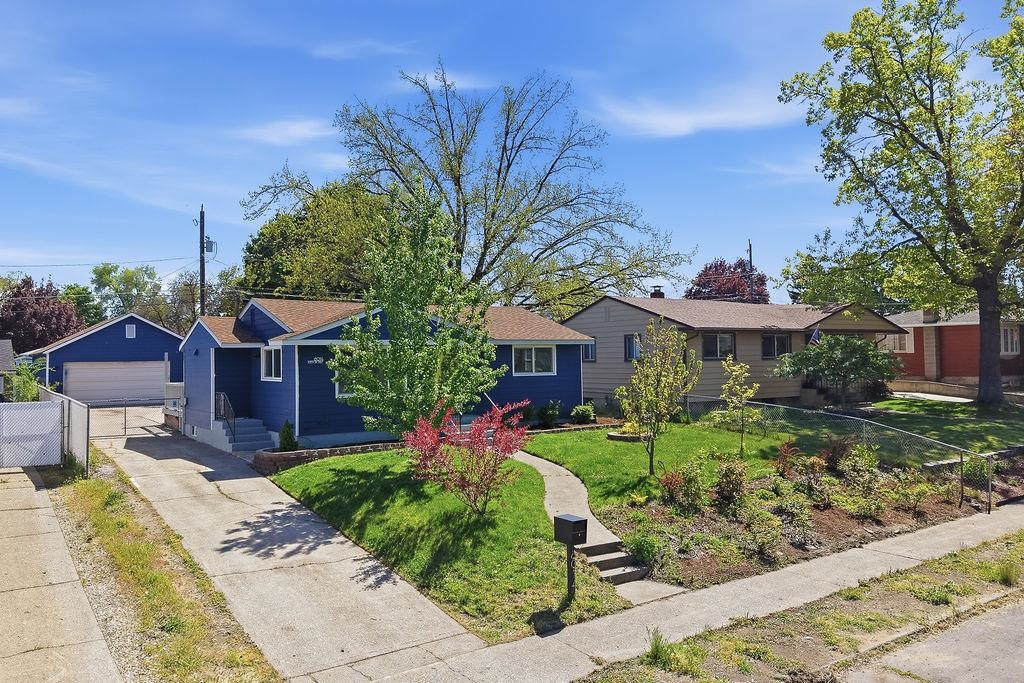 6014 N Oak St - Photo 2