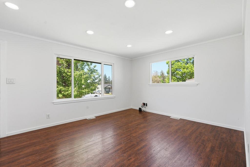 6014 N Oak St - Photo 5
