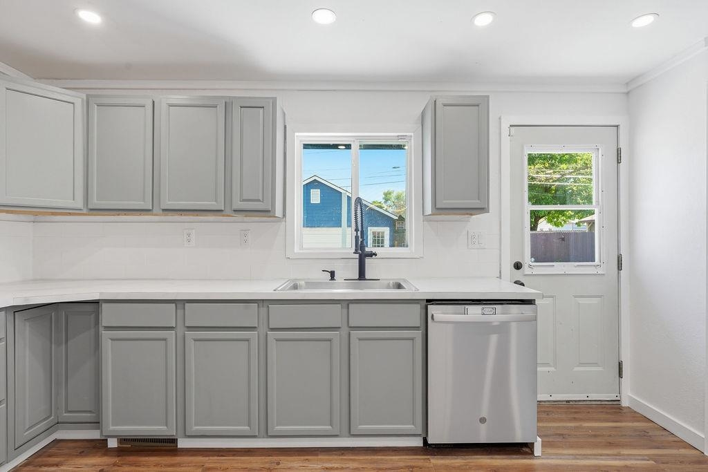 6014 N Oak St - Photo 9