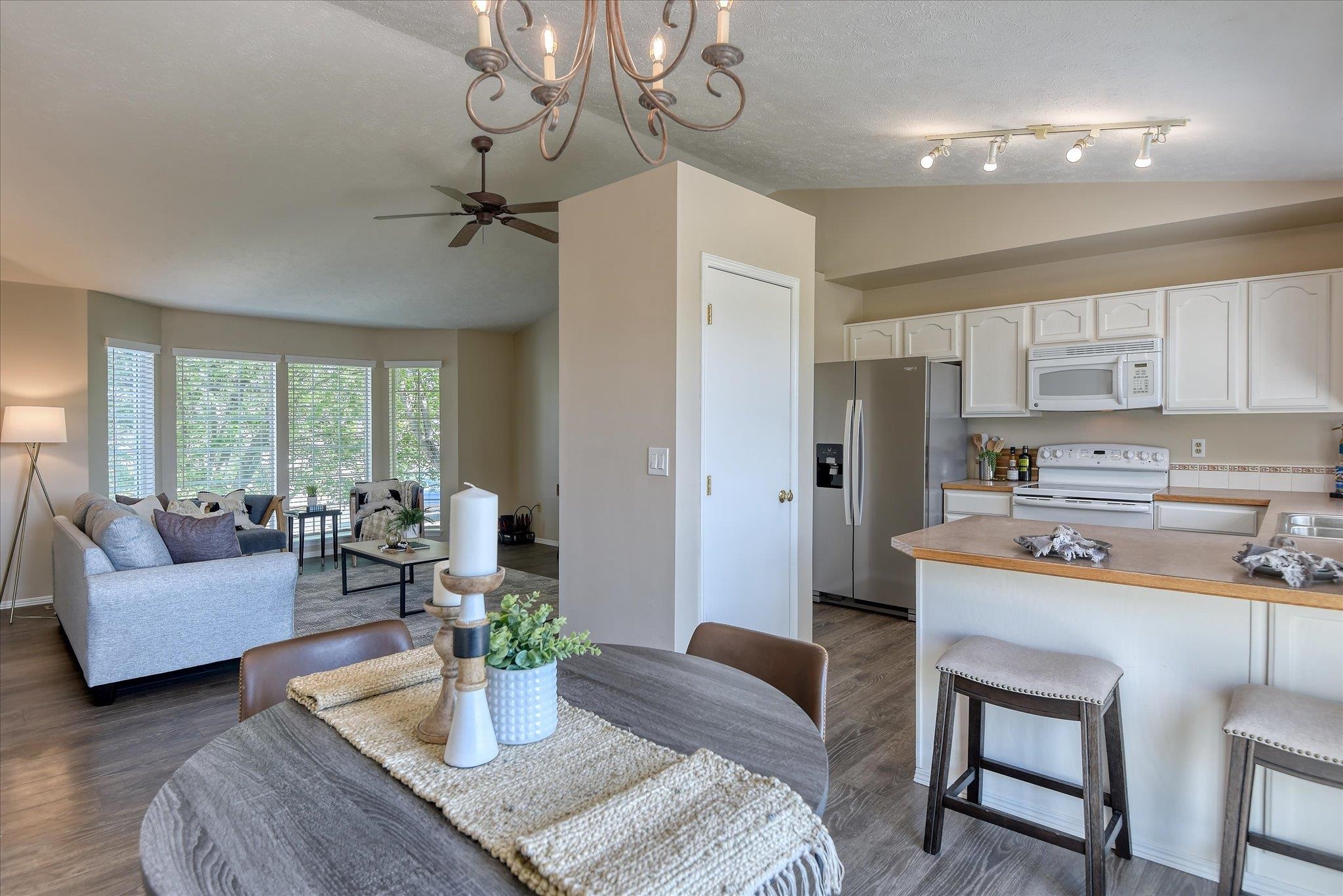 1019 N Stanley St - Photo 3