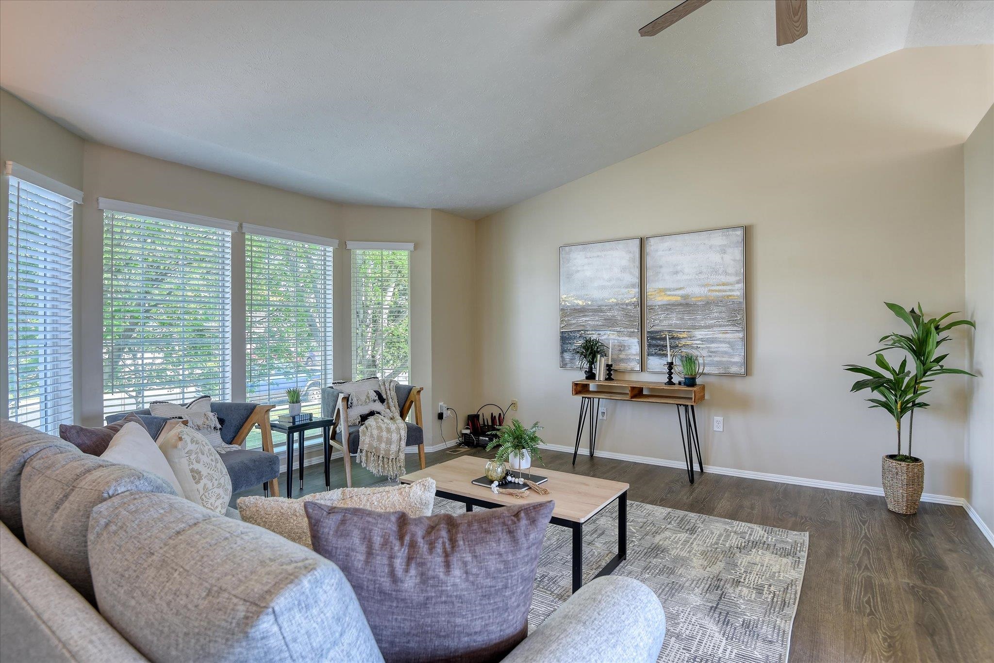 1019 N Stanley St - Photo 4