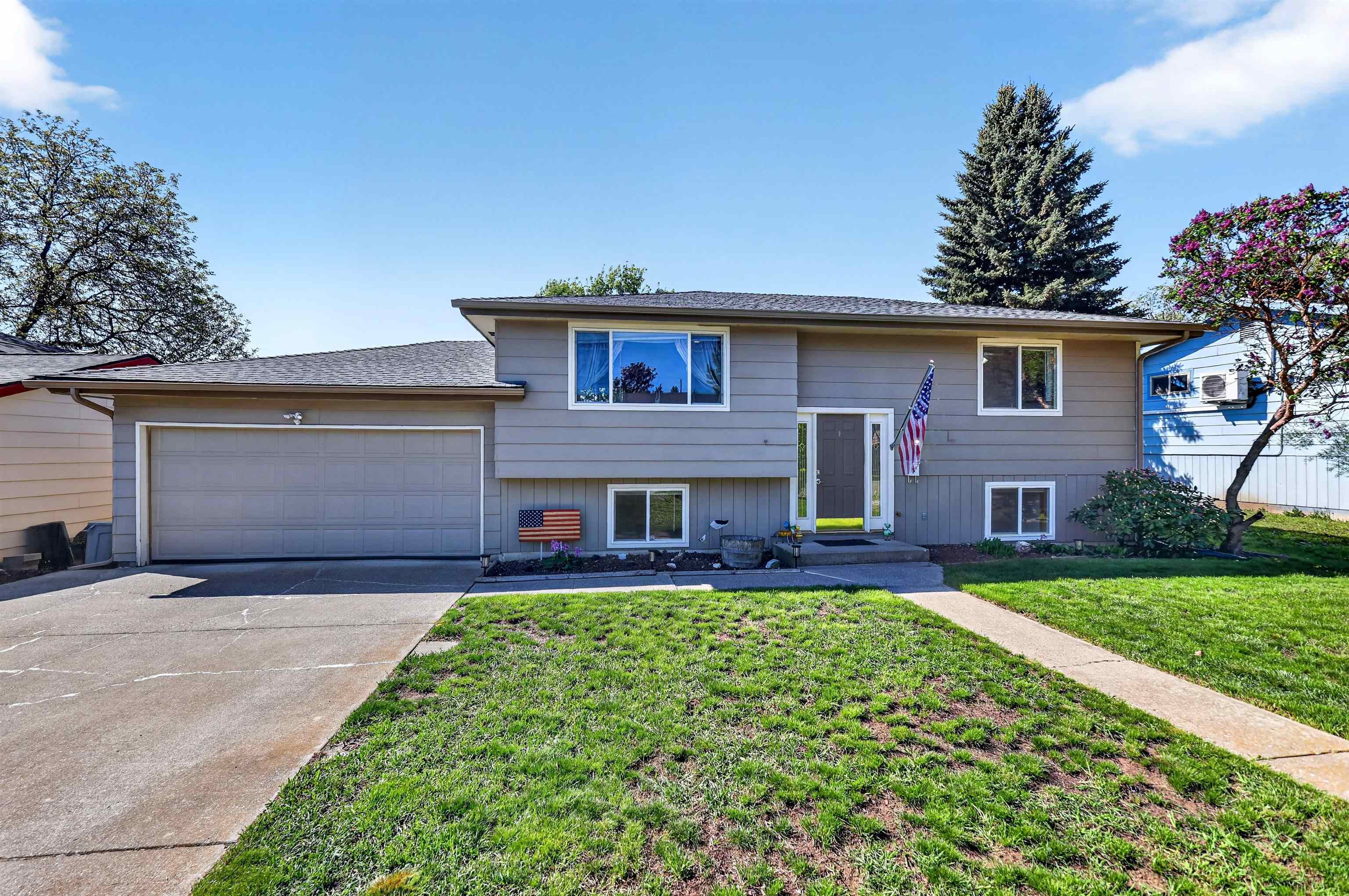 809 Villard St - Photo 1