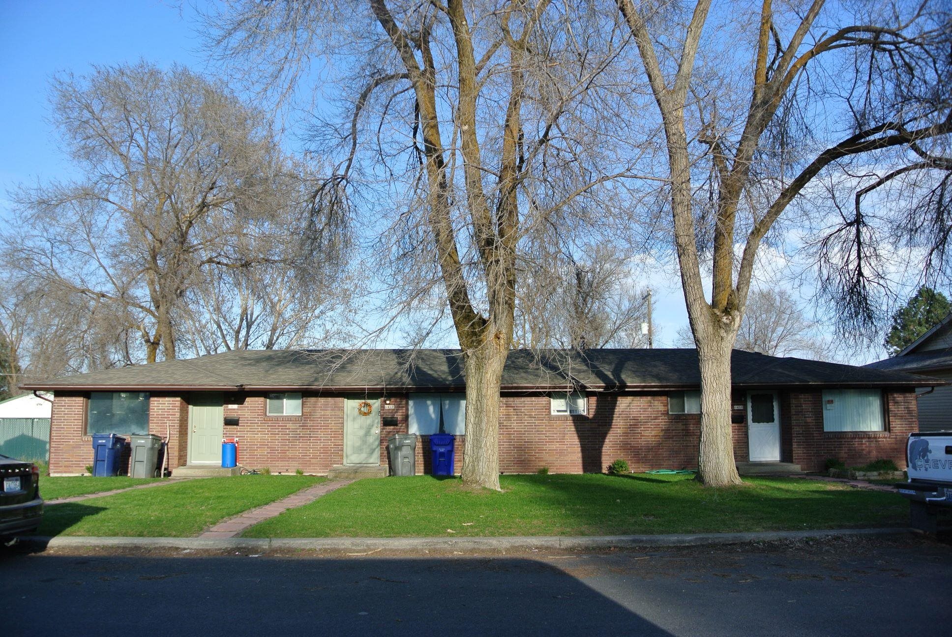 6408 N NORMANDIE St - Photo 1