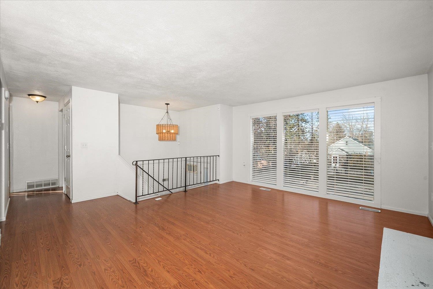 3828 E 8th Ave - Photo 9
