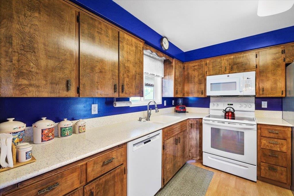 6425 N Catherine St - Photo 13