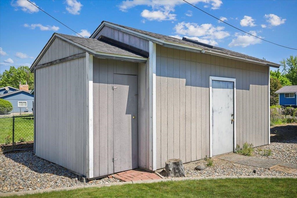 6425 N Catherine St - Photo 28