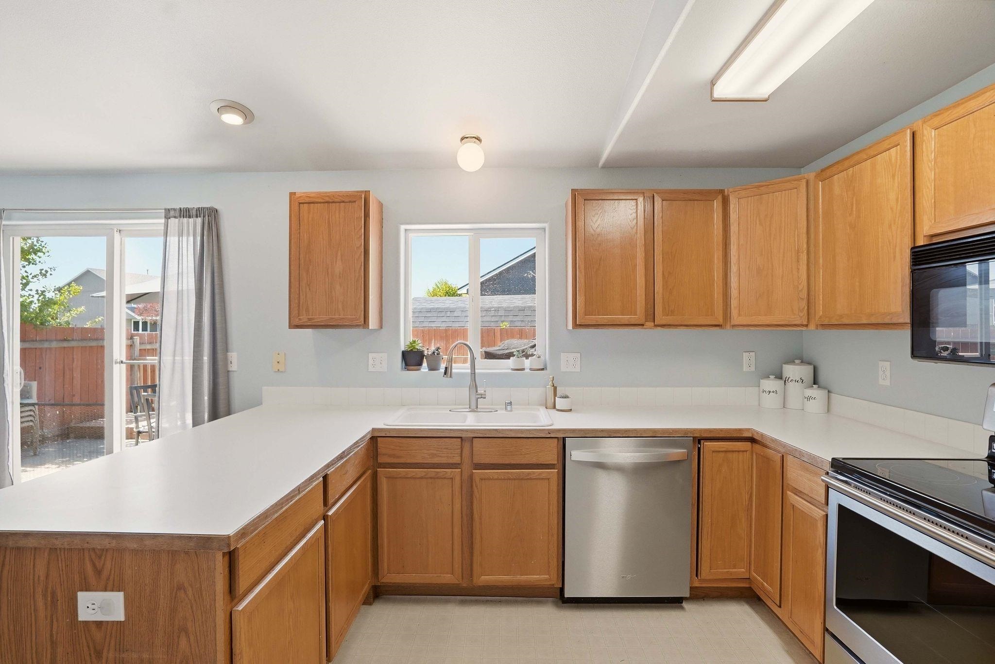 1629 E 2nd St - Photo 5