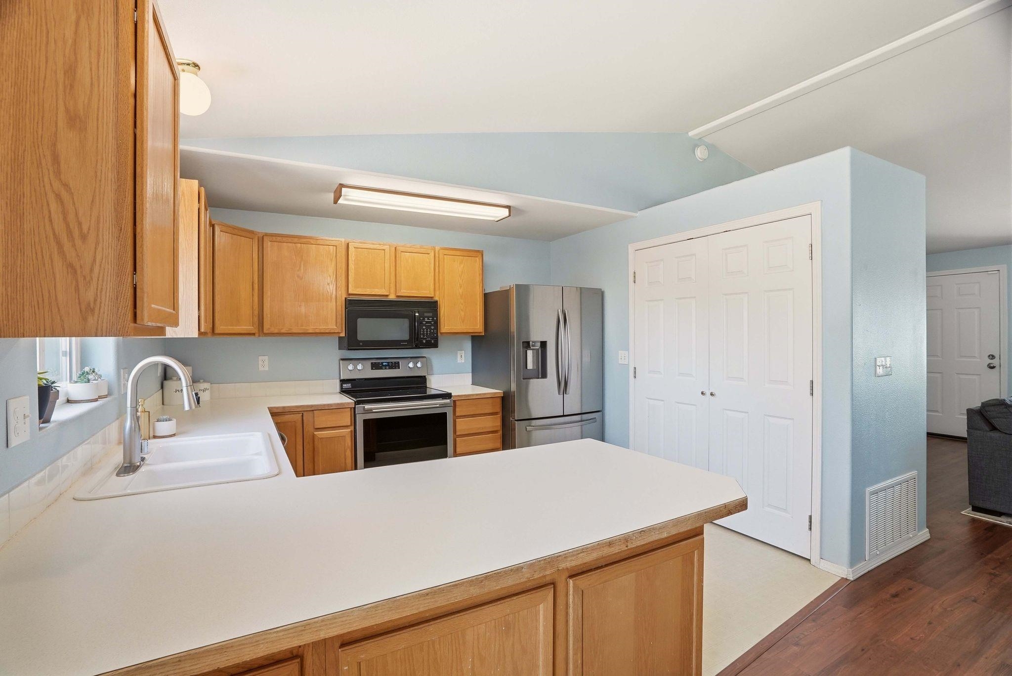 1629 E 2nd St - Photo 6