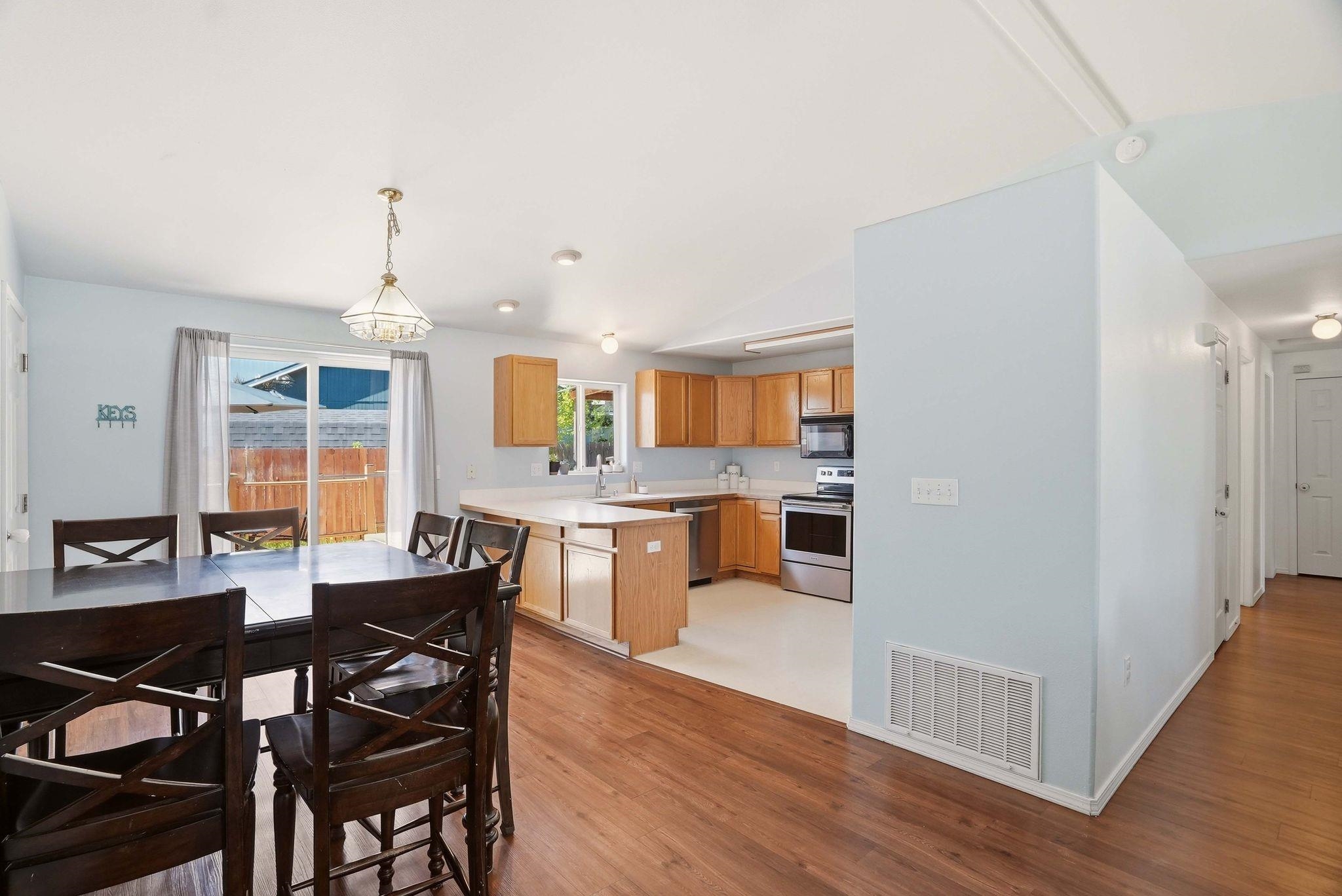 1629 E 2nd St - Photo 7