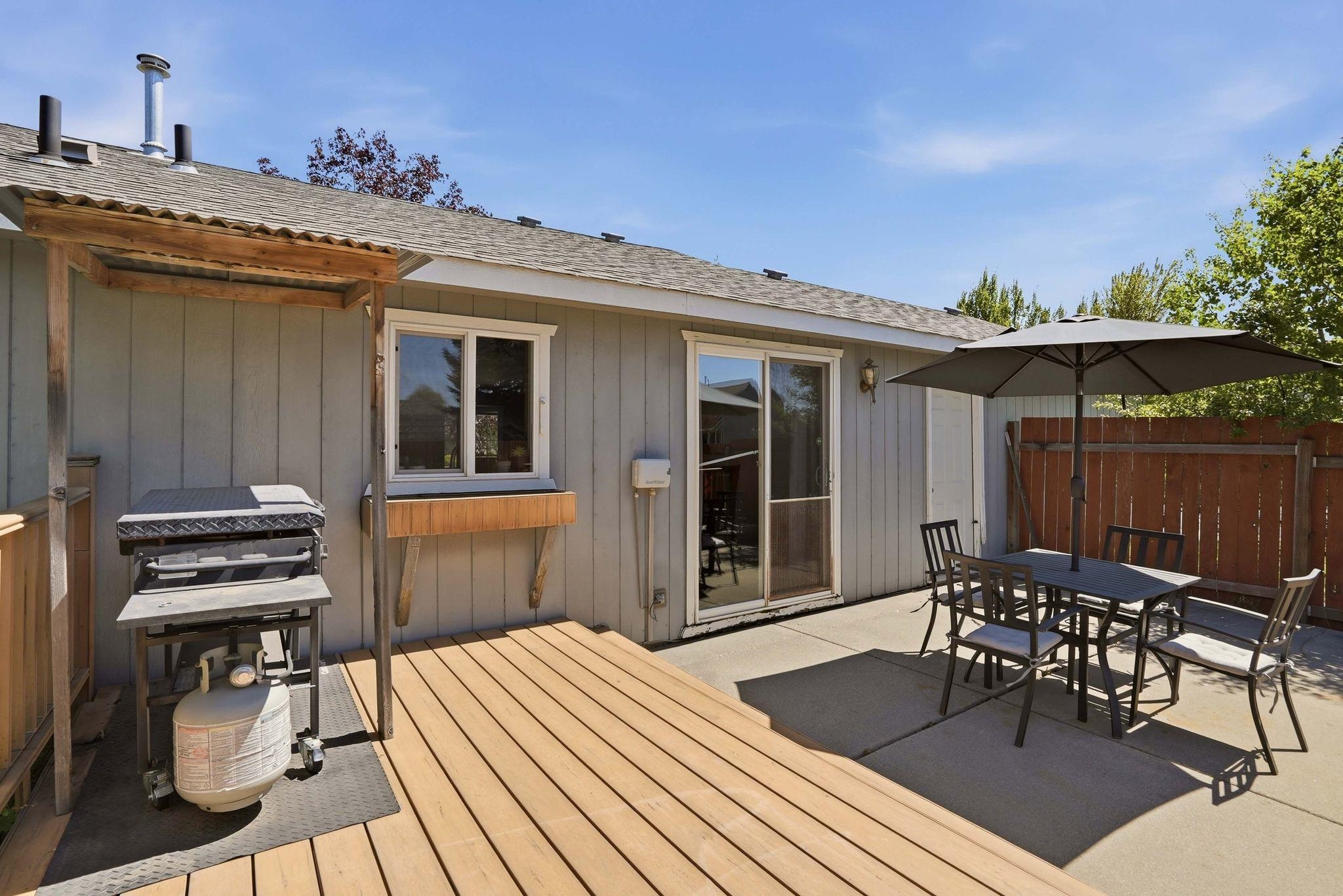 1629 E 2nd St - Photo 8