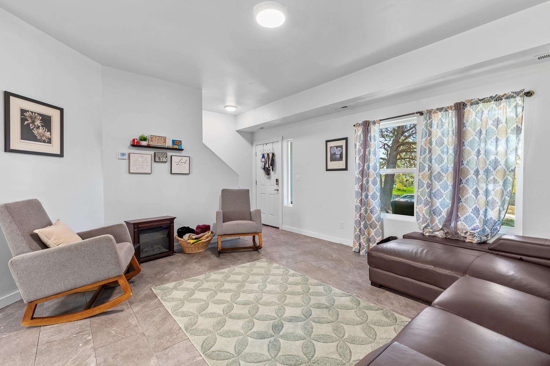 166 N Stringham Rd - Photo 4