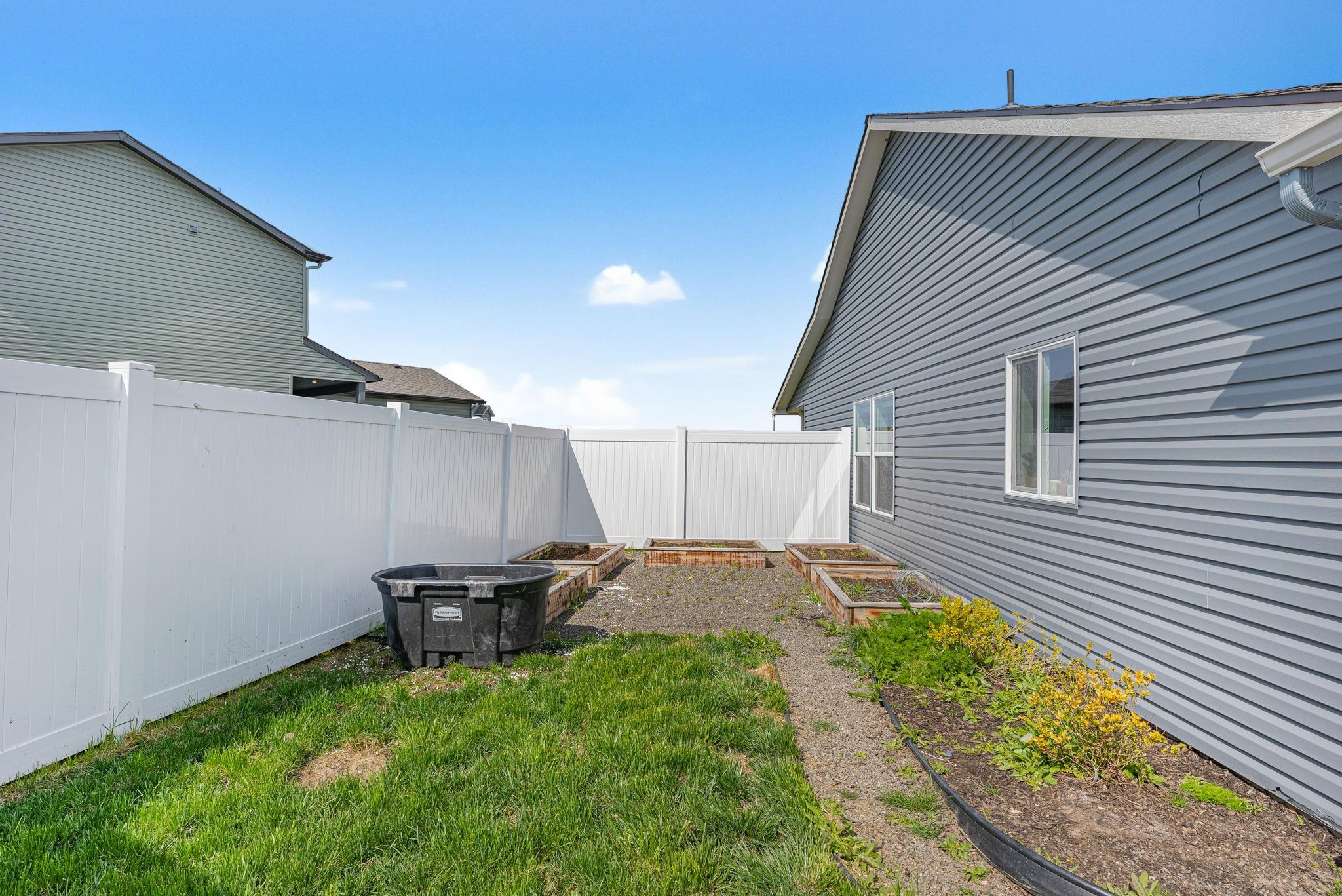 10307 W Salmonberry Rd - Photo 21