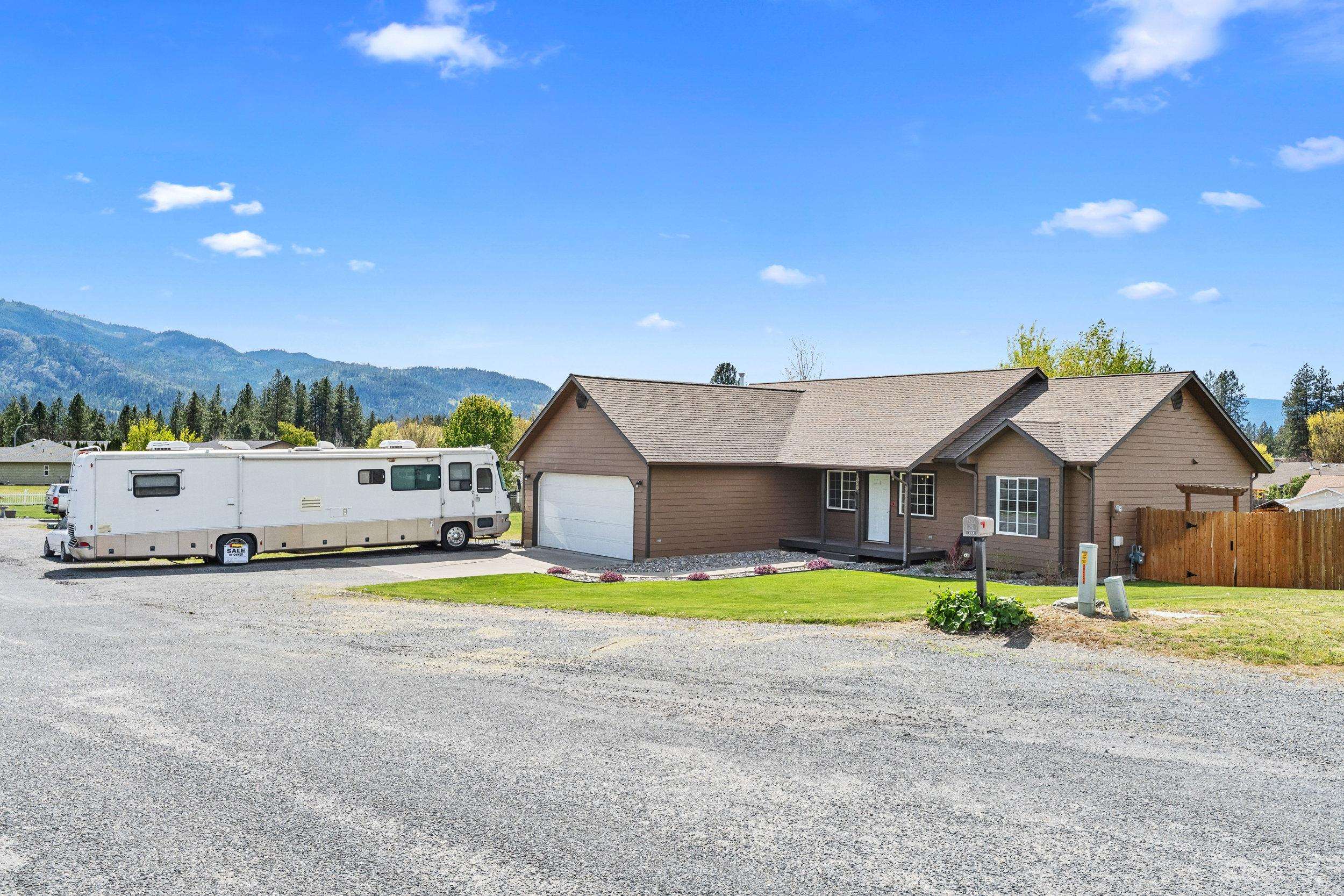 1350 Narcissus Ct - Photo 3