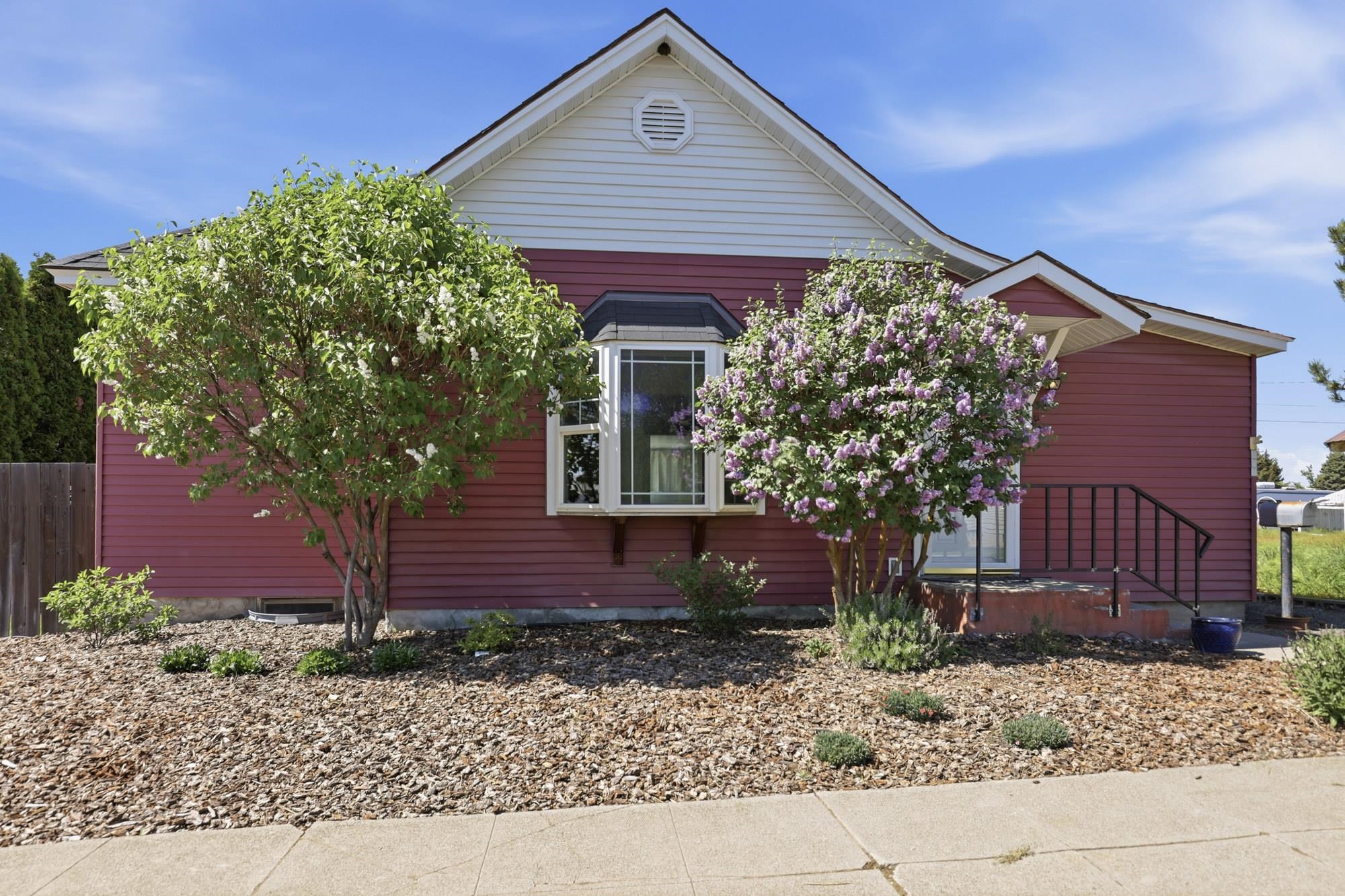 206 W 7th Ave - Photo 1