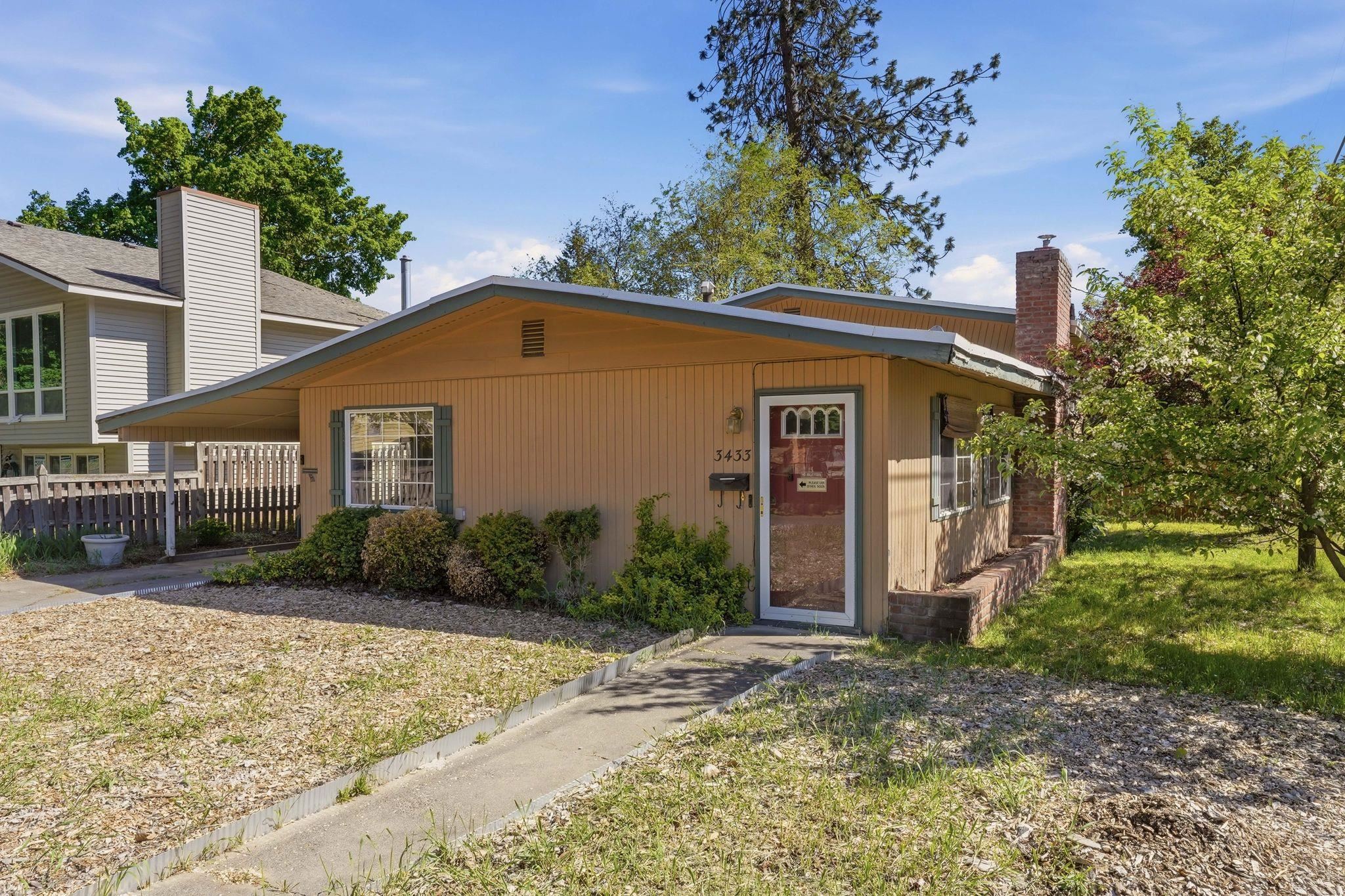 3433 W Hoffman Ave - Photo 1