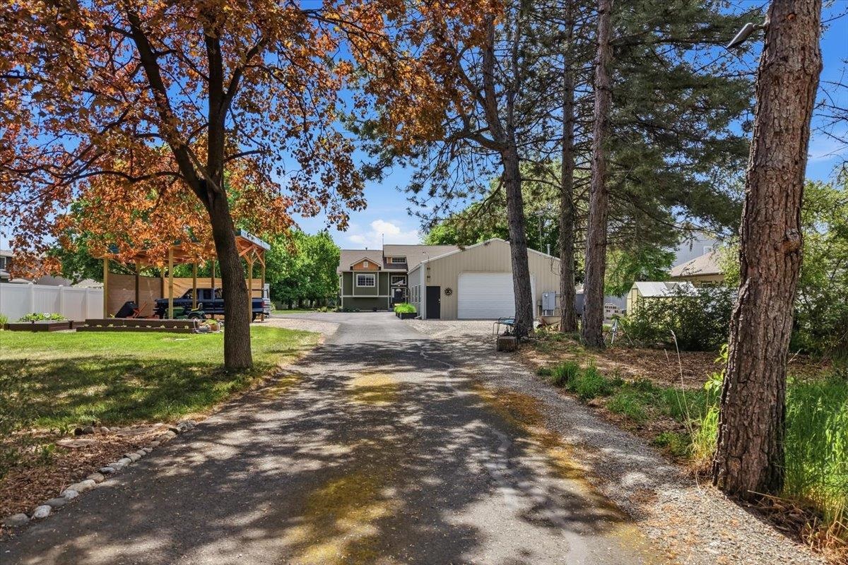 17510 E Montgomery Ave - Photo 1