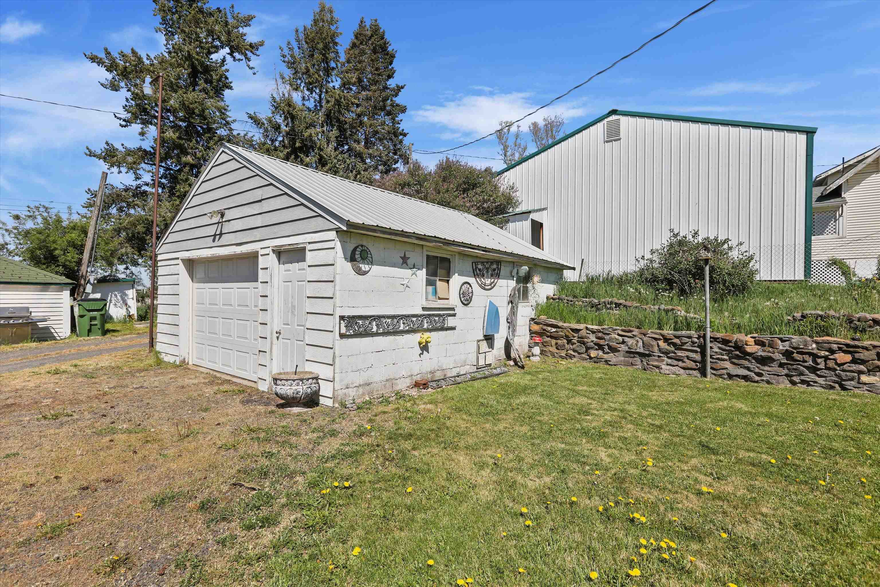 230 E 3rd St - Photo 18