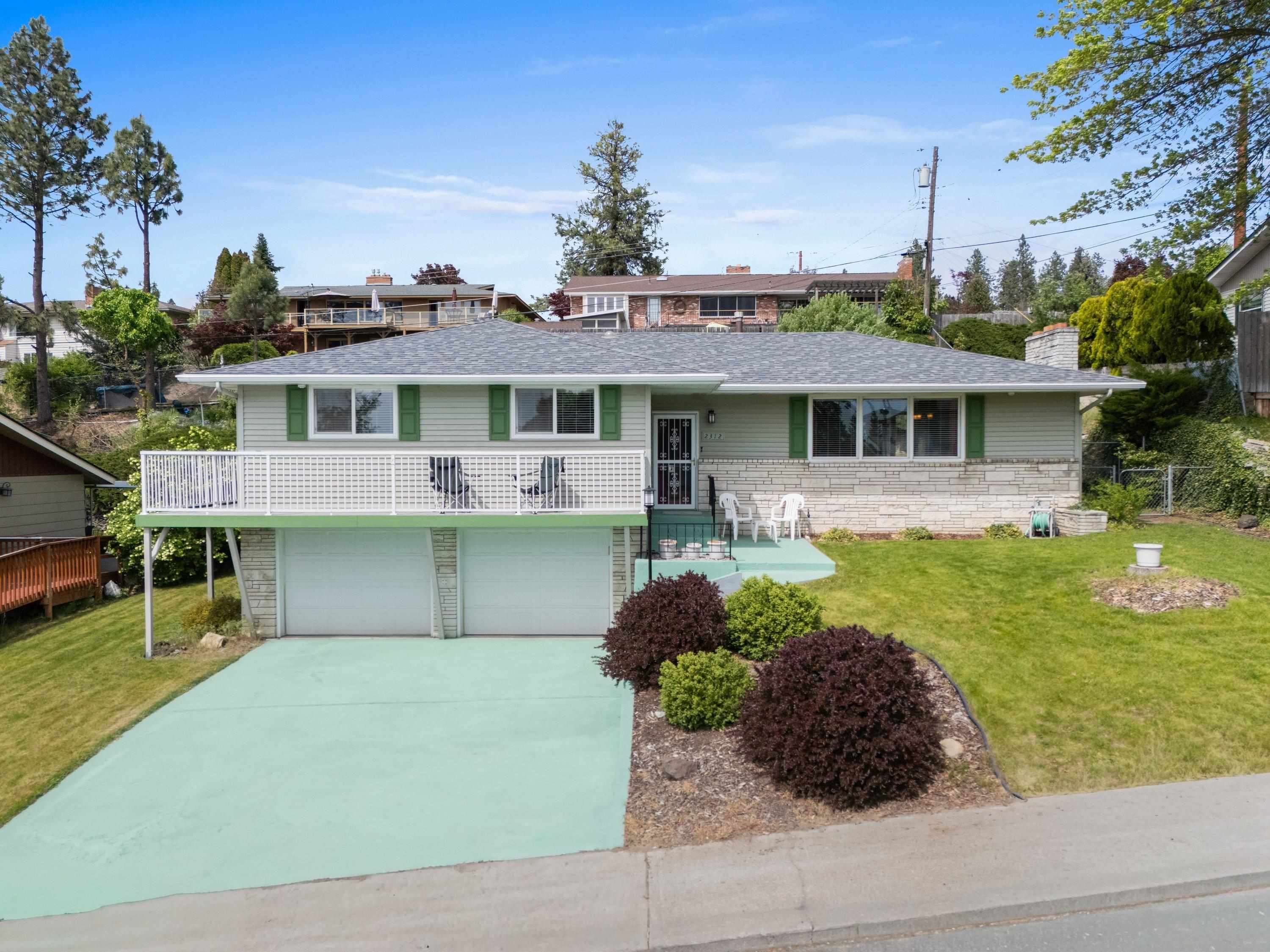 2312 W Woodside Ave - Photo 1
