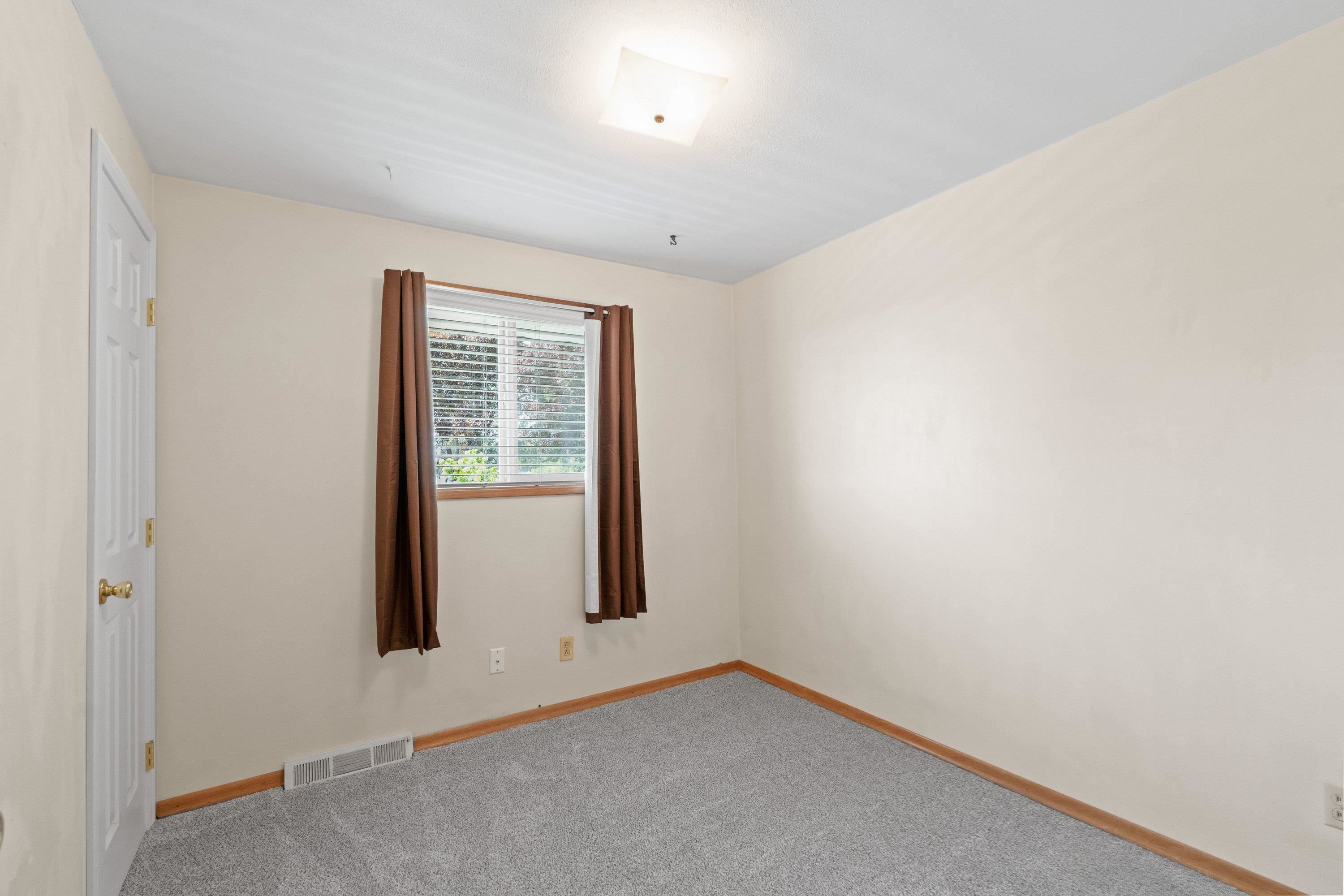 2312 W Woodside Ave - Photo 21
