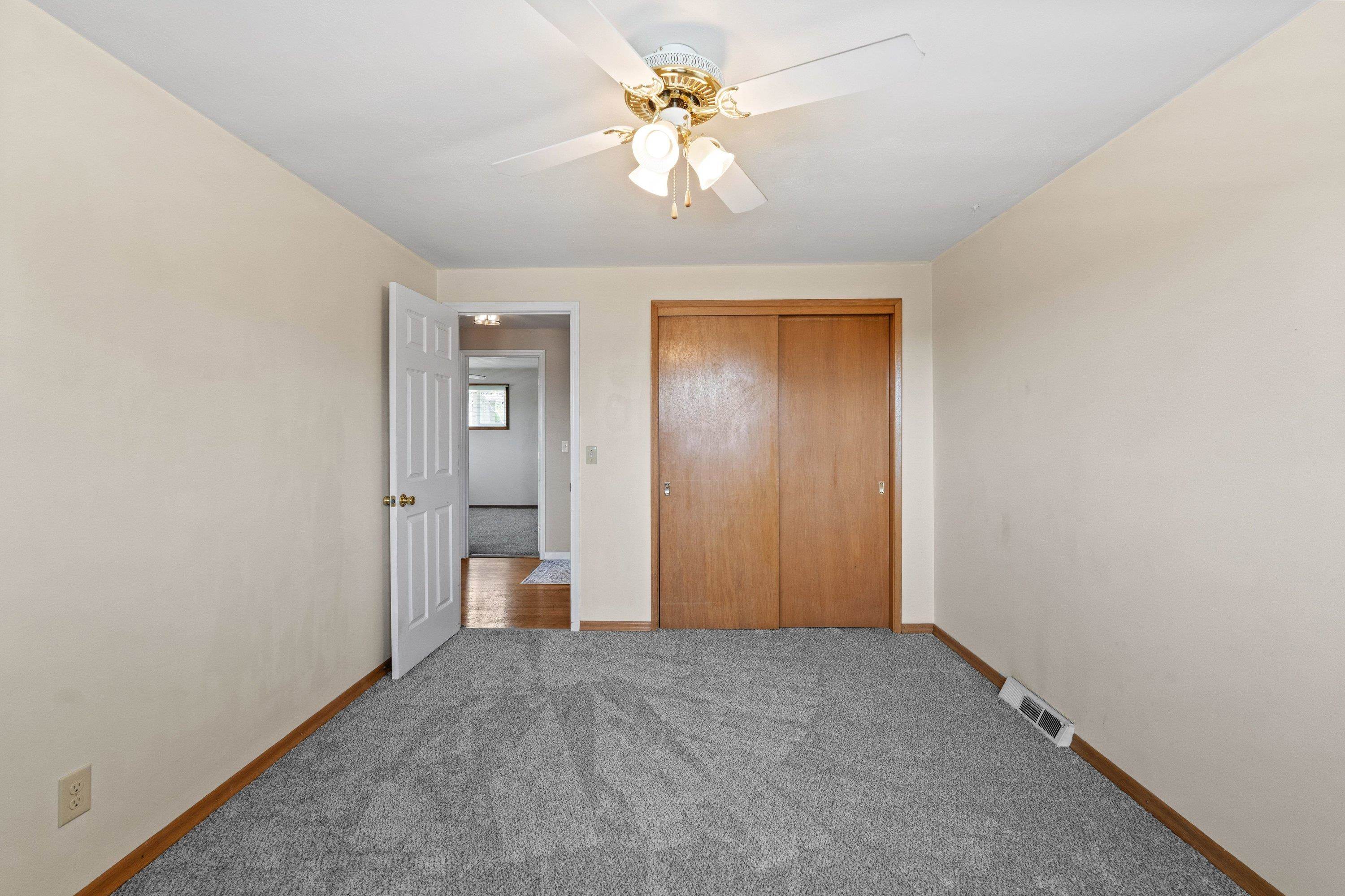 2312 W Woodside Ave - Photo 24